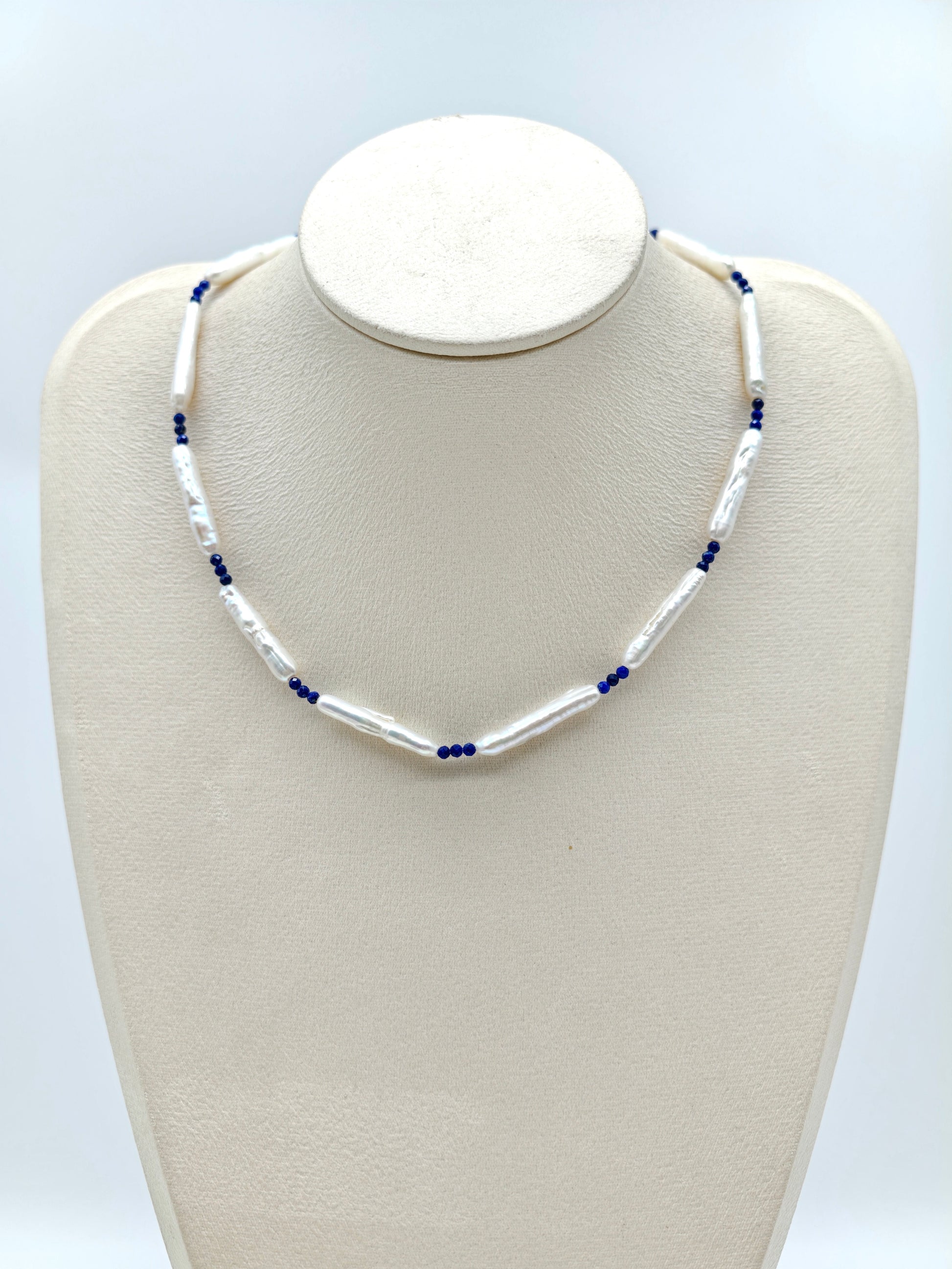 CLAUDIA NECKLACE WITH NATURAL LAPIS LAZULI