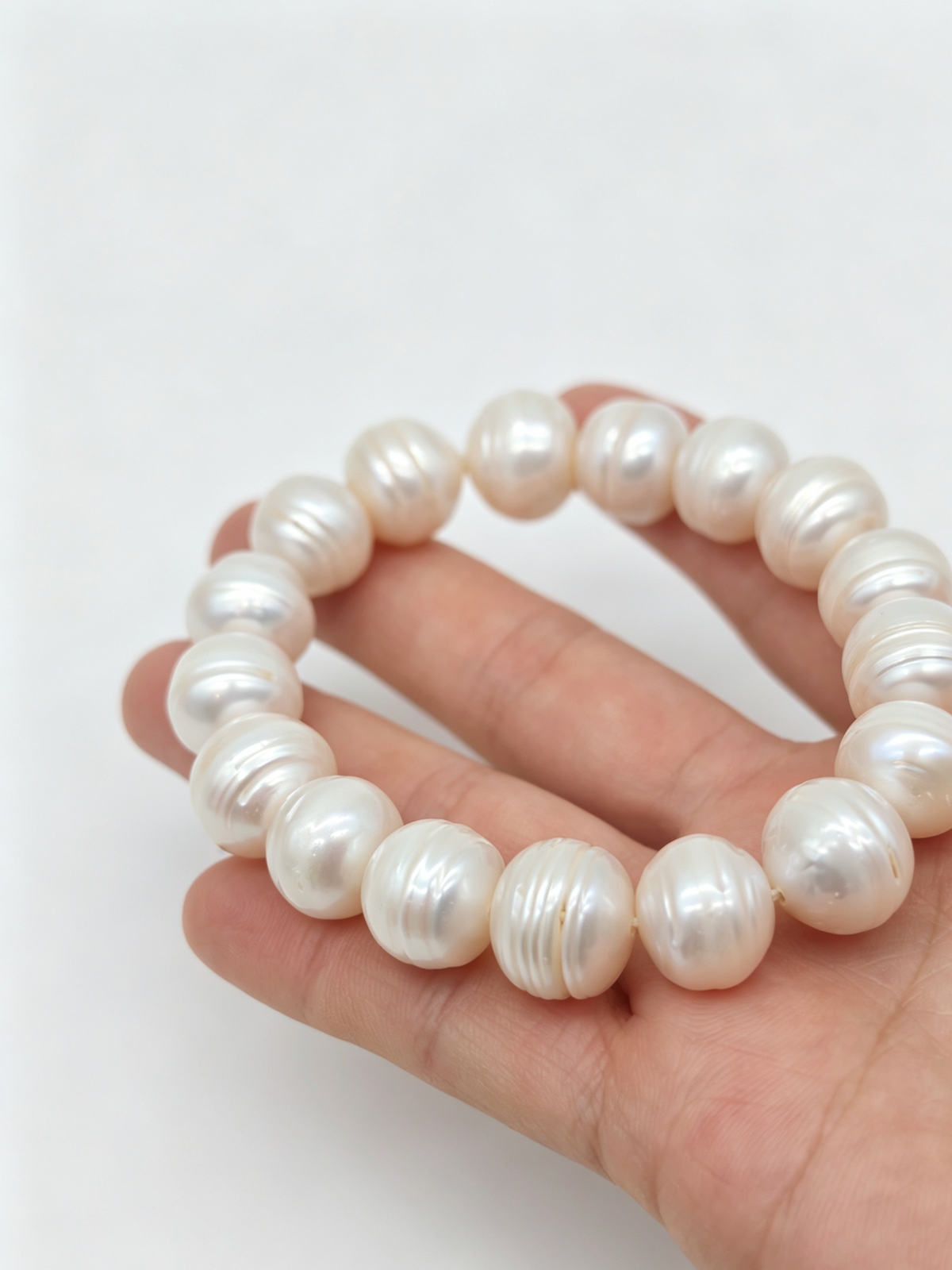 WHITE FRESHWATER PEARL BRACELET | ELASTIC STRAND

