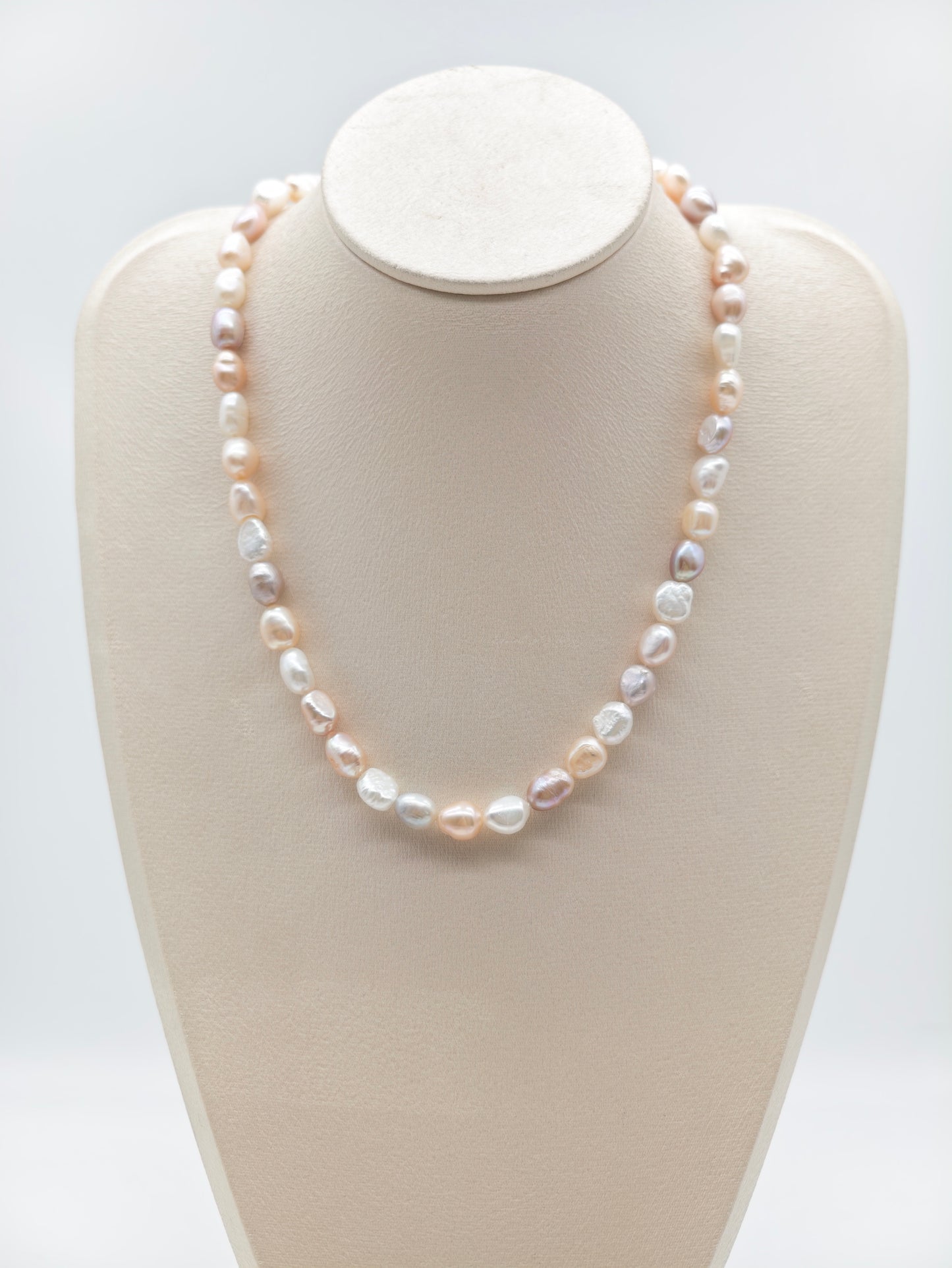 IRIDESCENT FRESHWATER PEARL NECKLACE