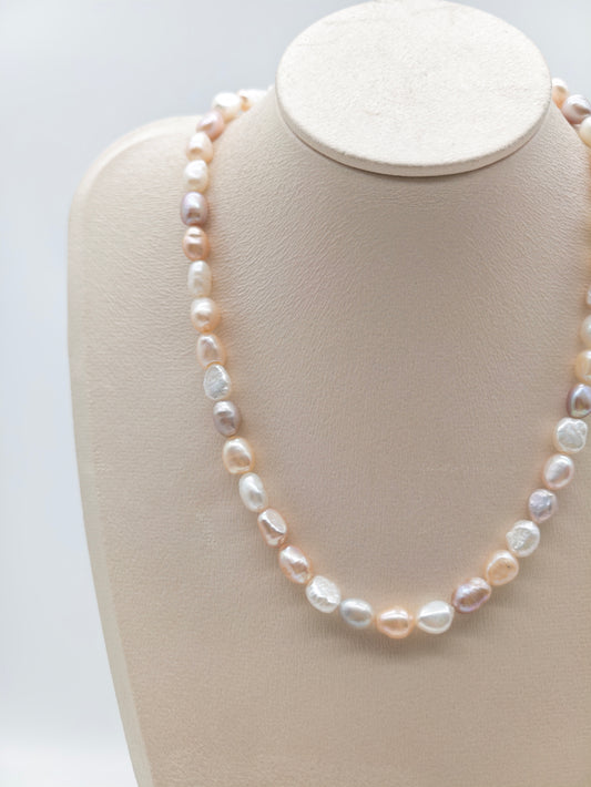 IRIDESCENT FRESHWATER PEARL NECKLACE