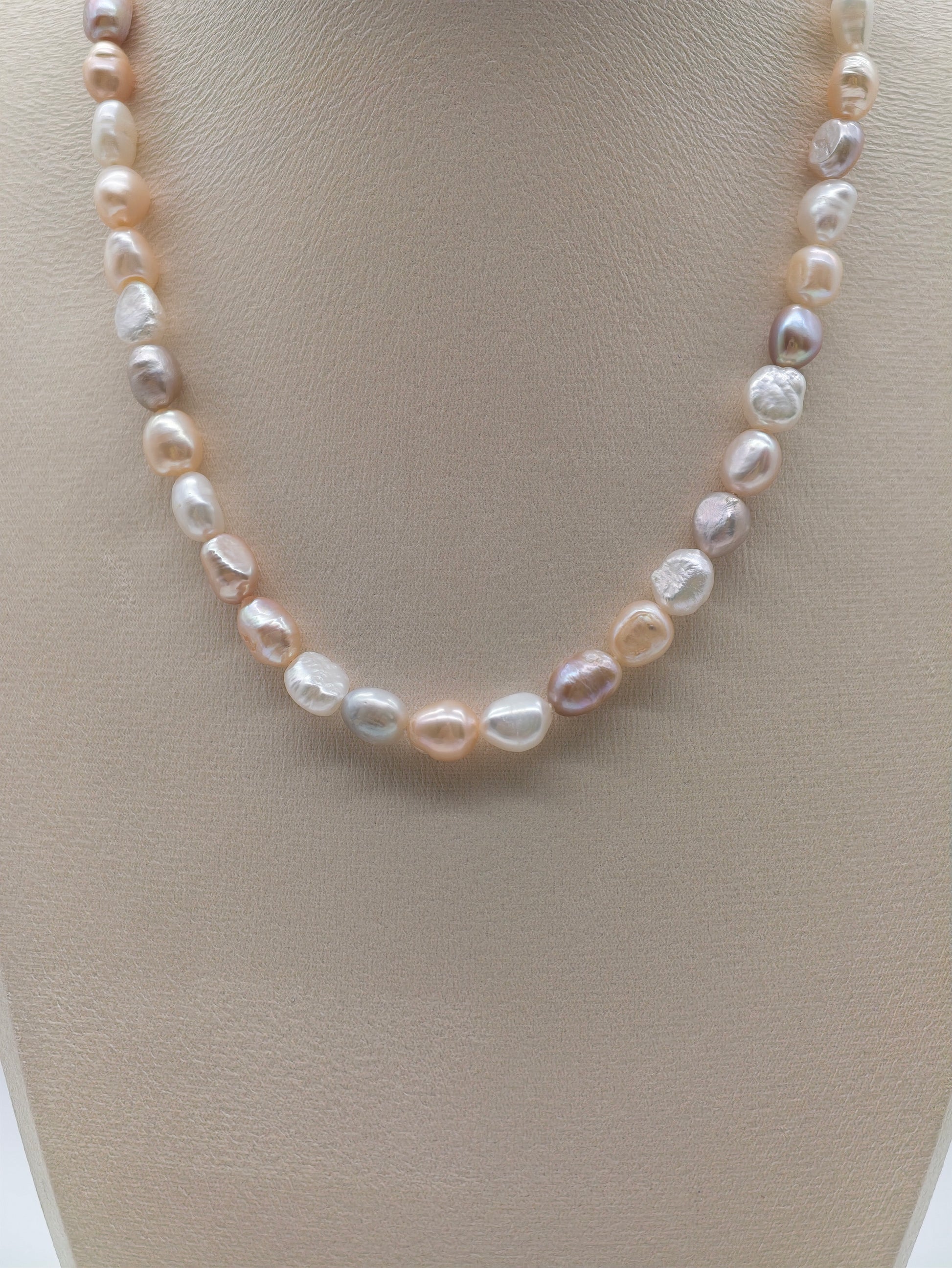 IRIDESCENT FRESHWATER PEARL NECKLACE