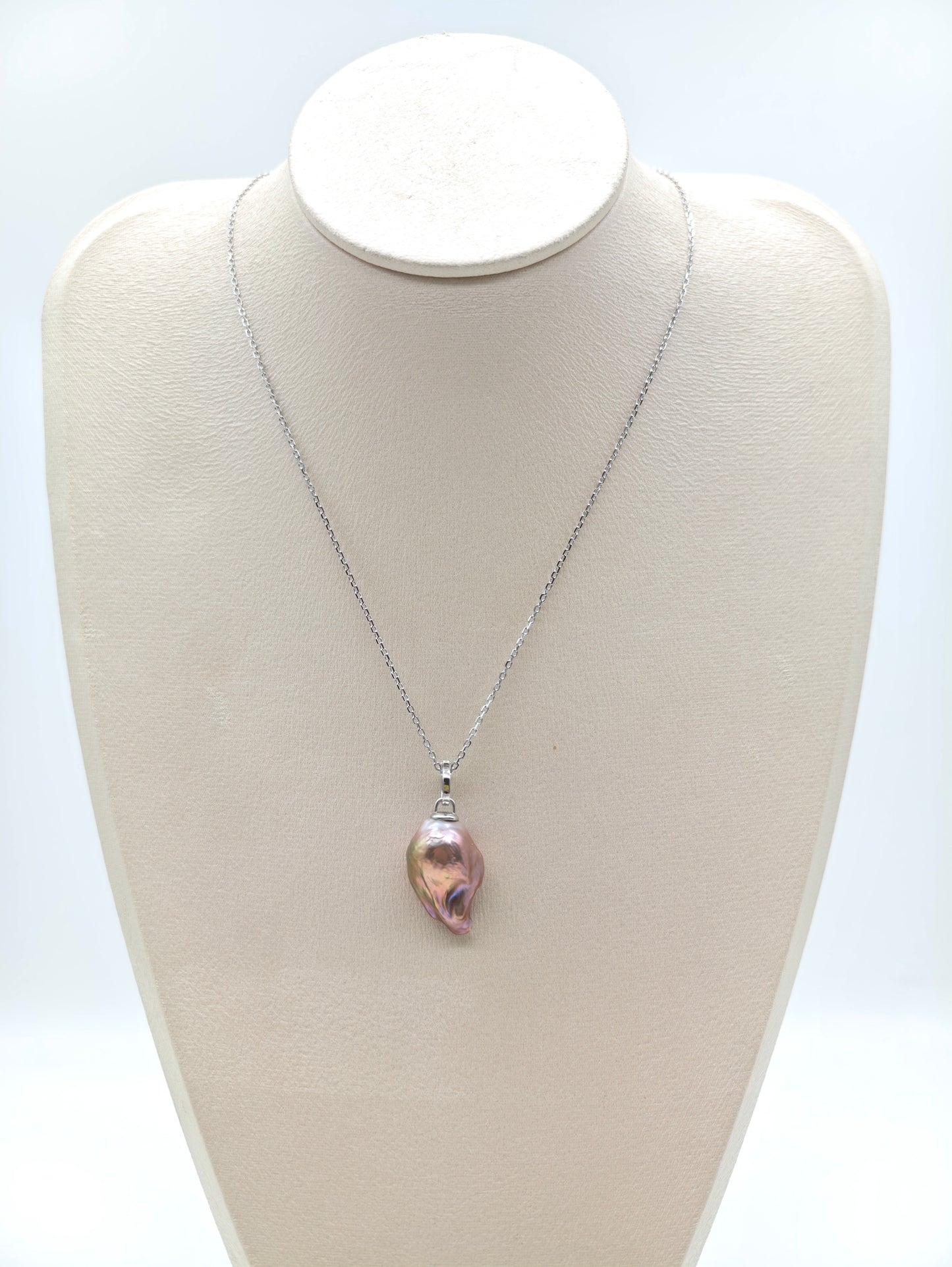 IRIDESCENT BAROQUE PEARL PENDANT