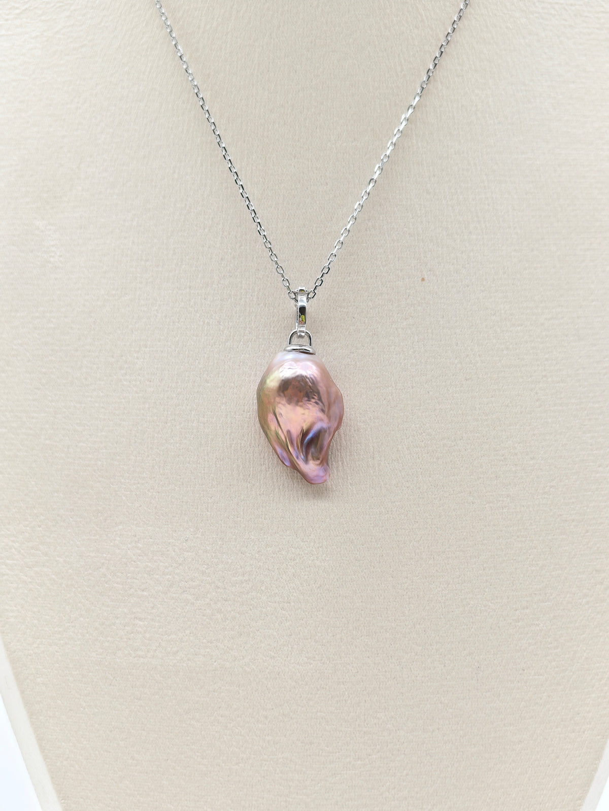 IRIDESCENT BAROQUE PEARL PENDANT