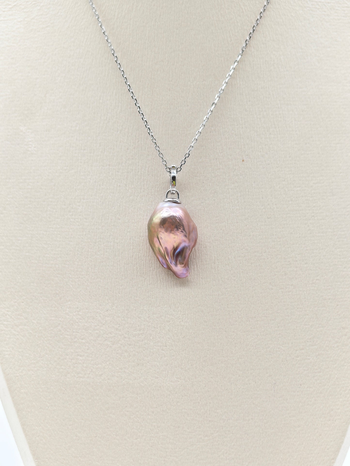 IRIDESCENT BAROQUE PEARL PENDANT