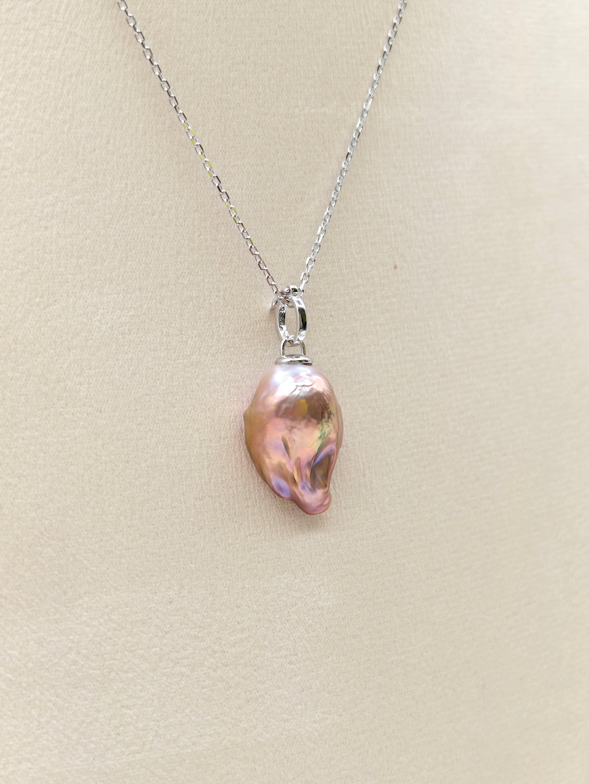 IRIDESCENT BAROQUE PEARL PENDANT