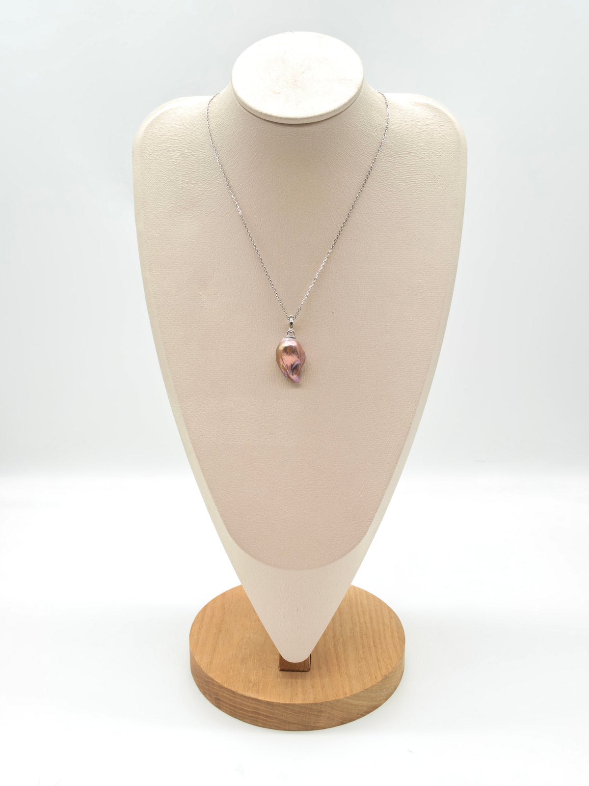 IRIDESCENT BAROQUE PEARL PENDANT