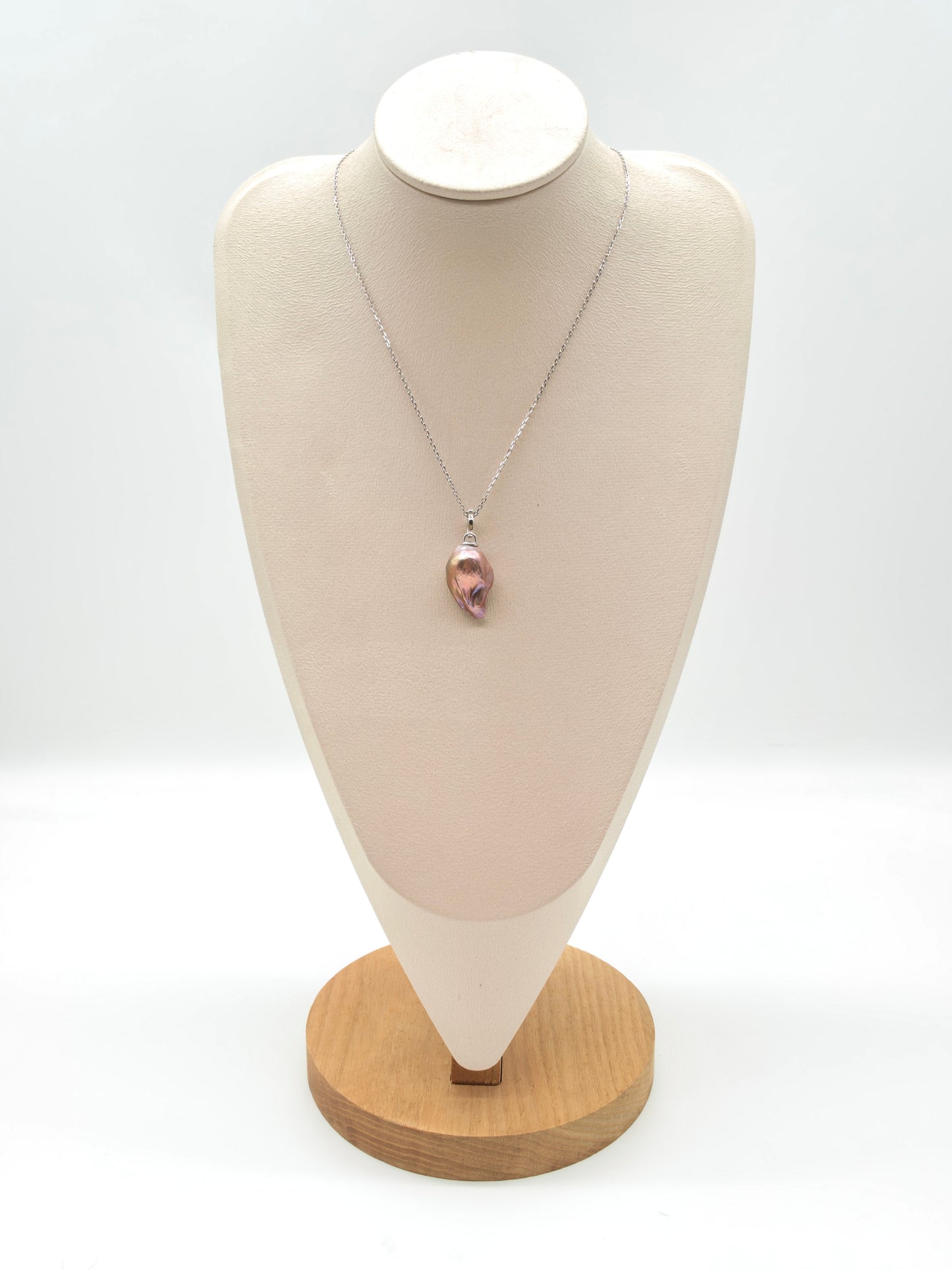 IRIDESCENT BAROQUE PEARL PENDANT
