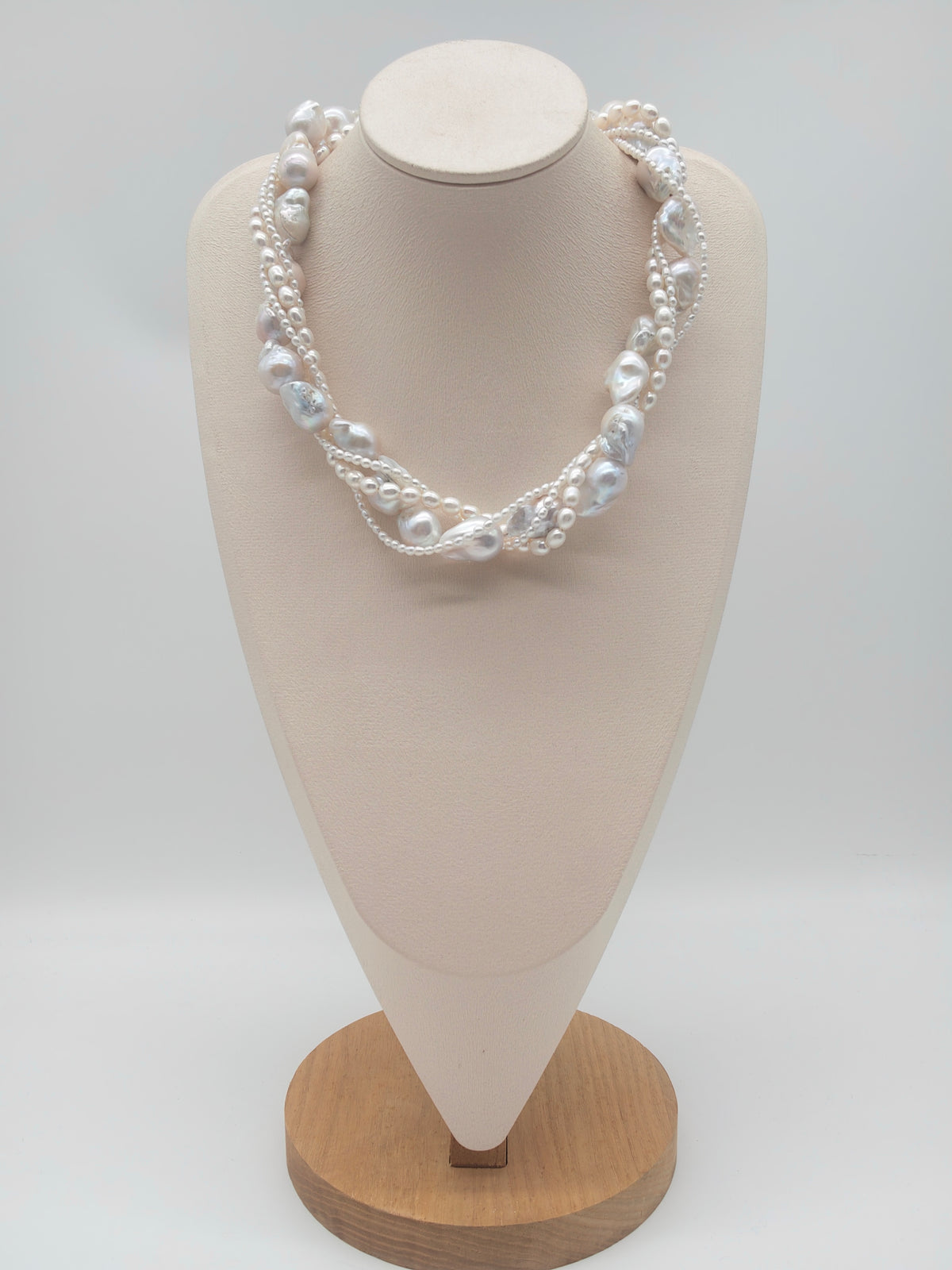 WHITE TWIST PEARL NECKLACE
