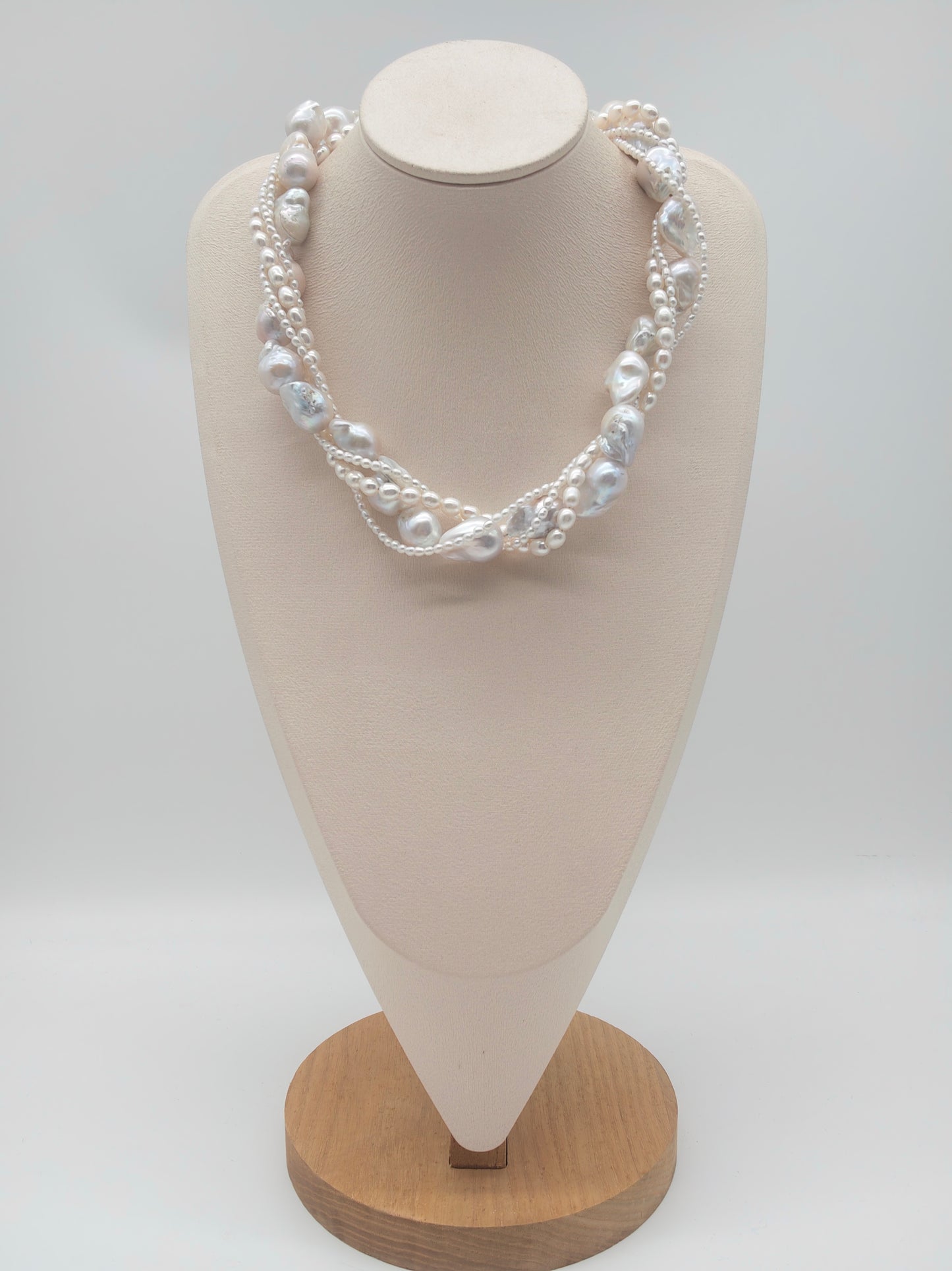 WHITE TWIST PEARL NECKLACE