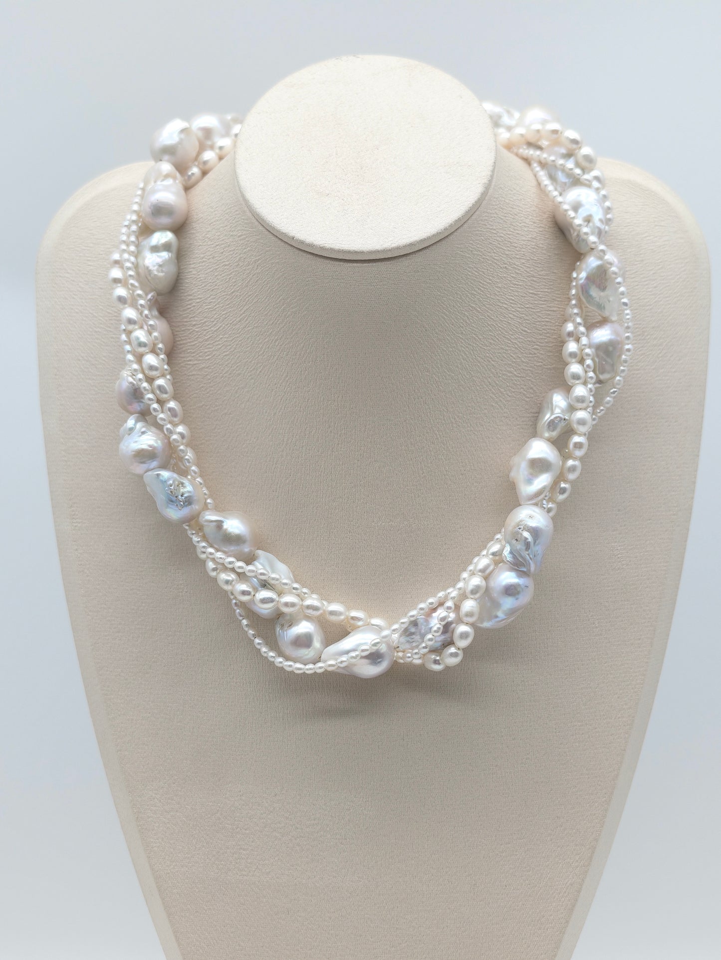 WHITE TWIST PEARL NECKLACE