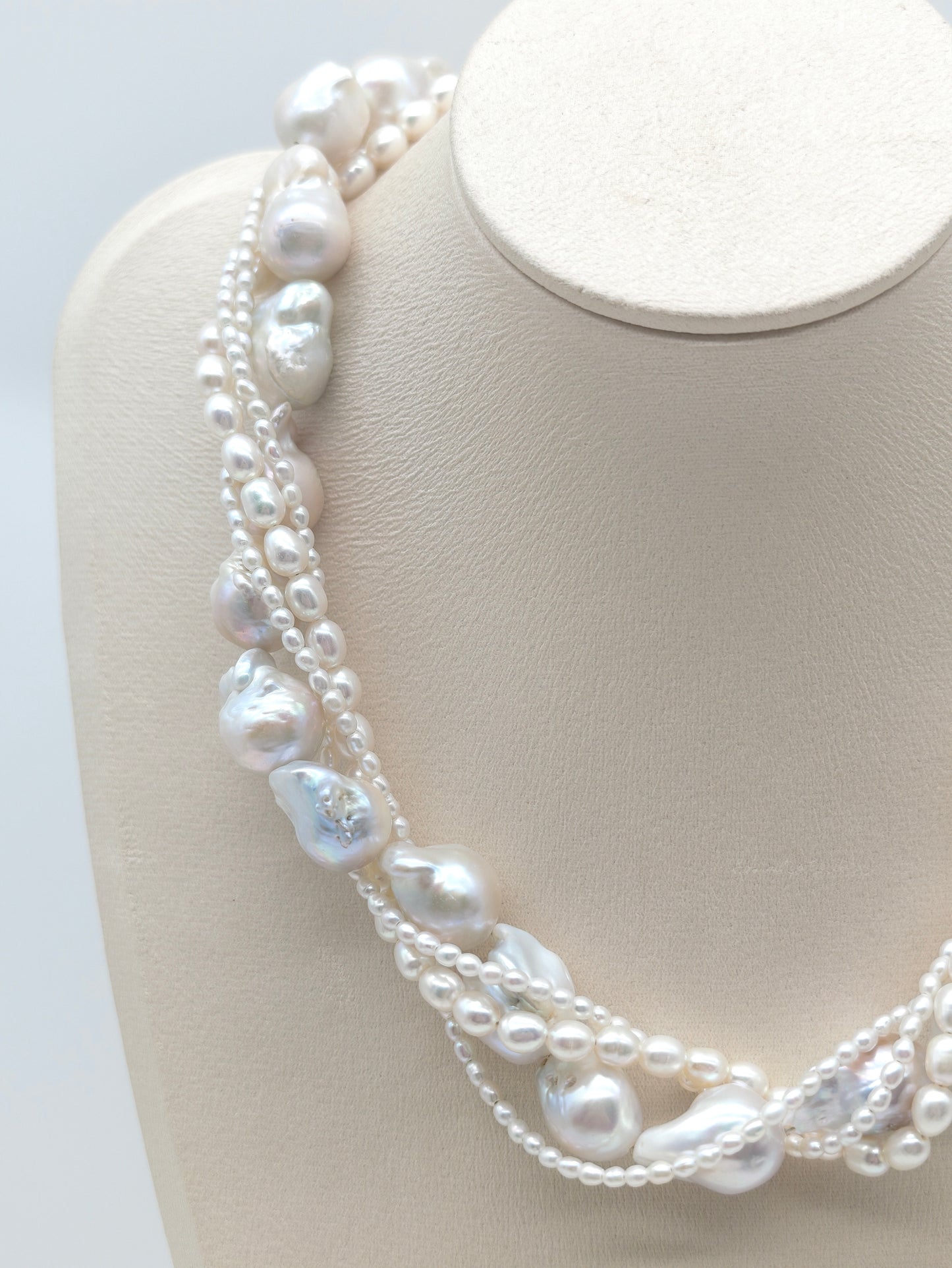WHITE TWIST PEARL NECKLACE