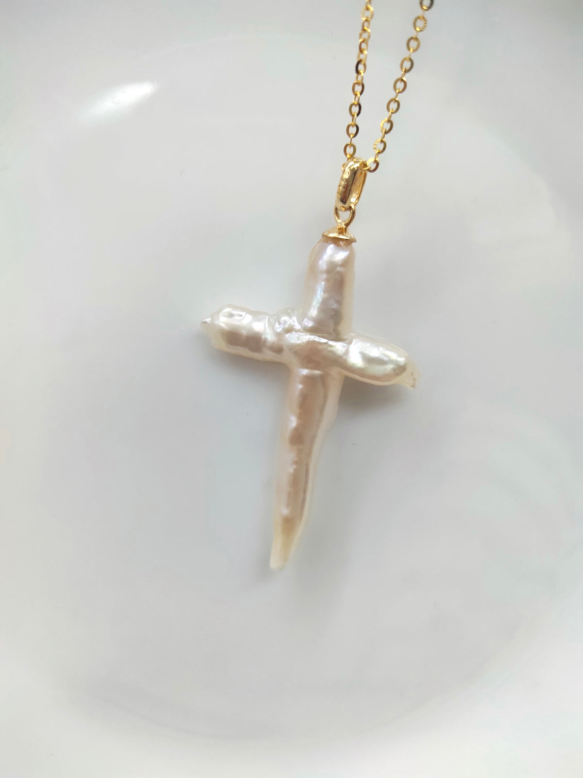 CROSS PEARL NECKLACE