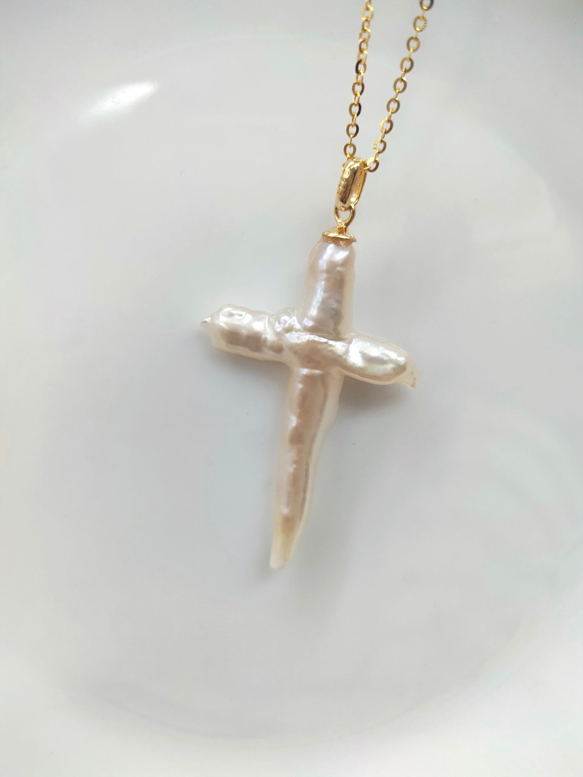 CROSS PEARL NECKLACE