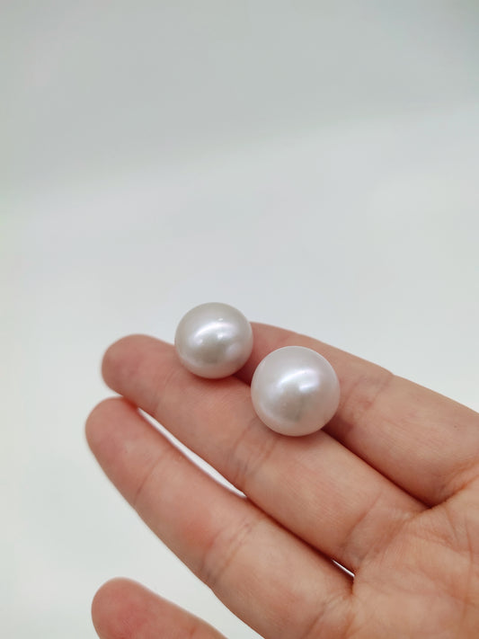 CLASSIC HIGH BUTTON SHAPE PEARL STUD EARRINGS