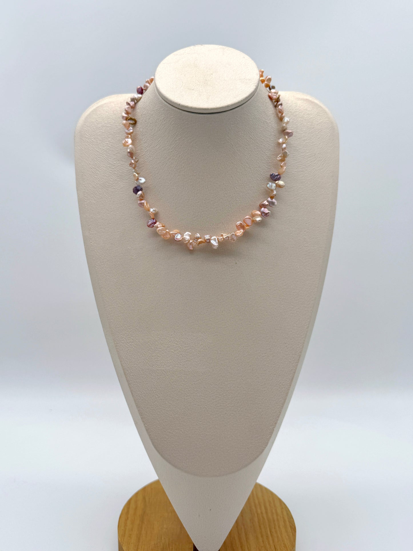 PEACH CAROLINE NECKLACE