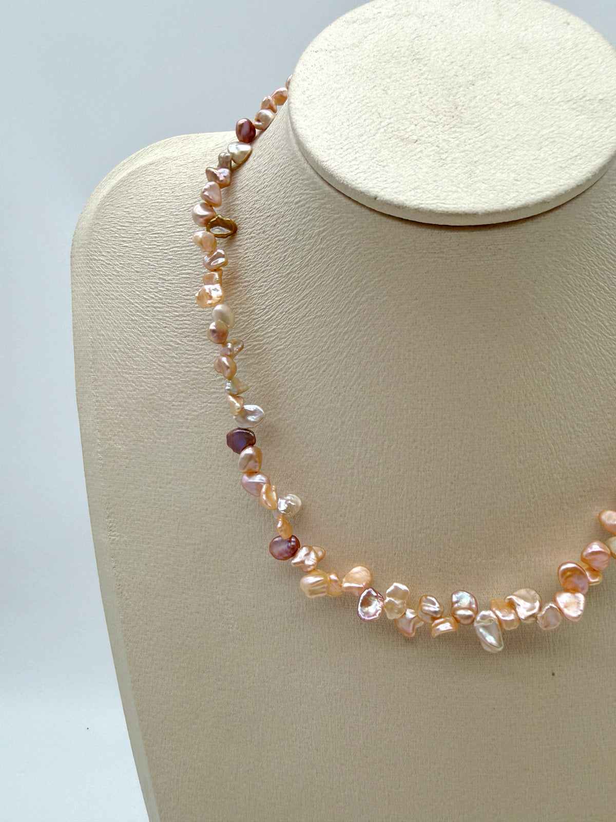 PEACH CAROLINE NECKLACE
