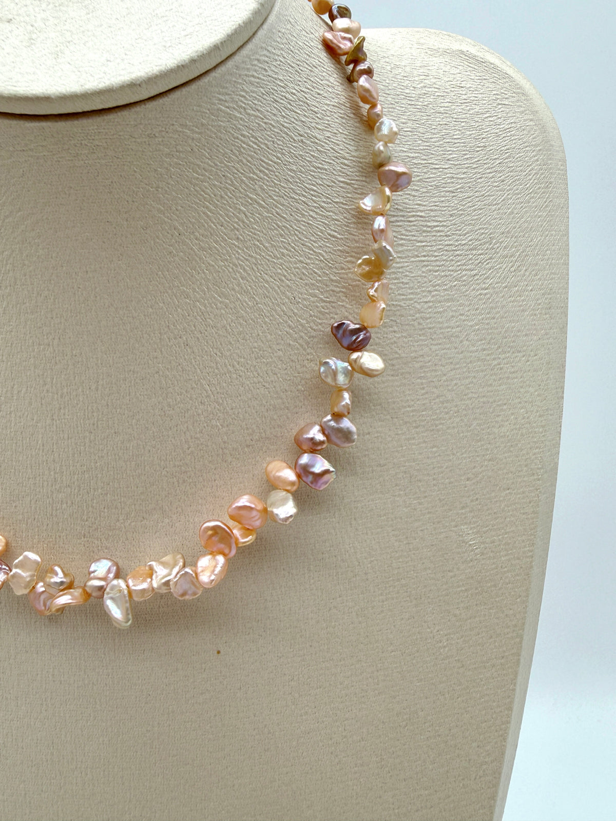 PEACH CAROLINE NECKLACE