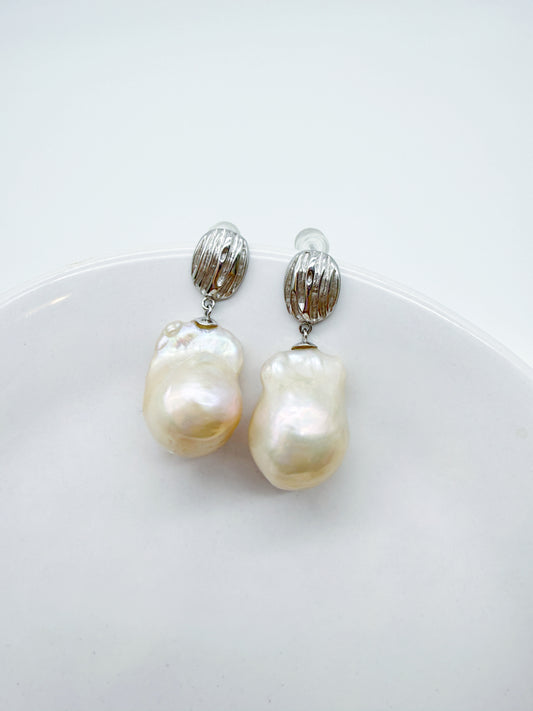 LIGHT CREAM COLOURS BAROQUE PEARL EARRINGS