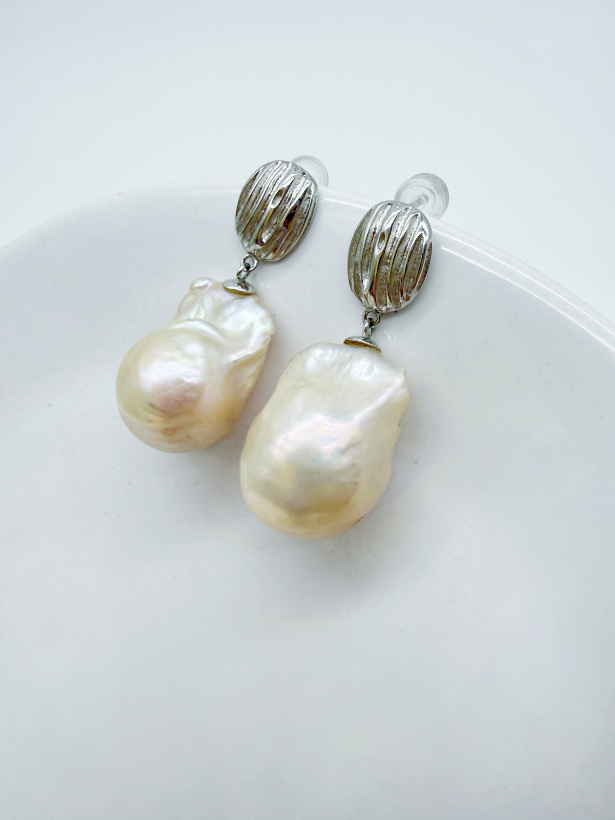 LIGHT CREAM COLOURS BAROQUE PEARL EARRINGS