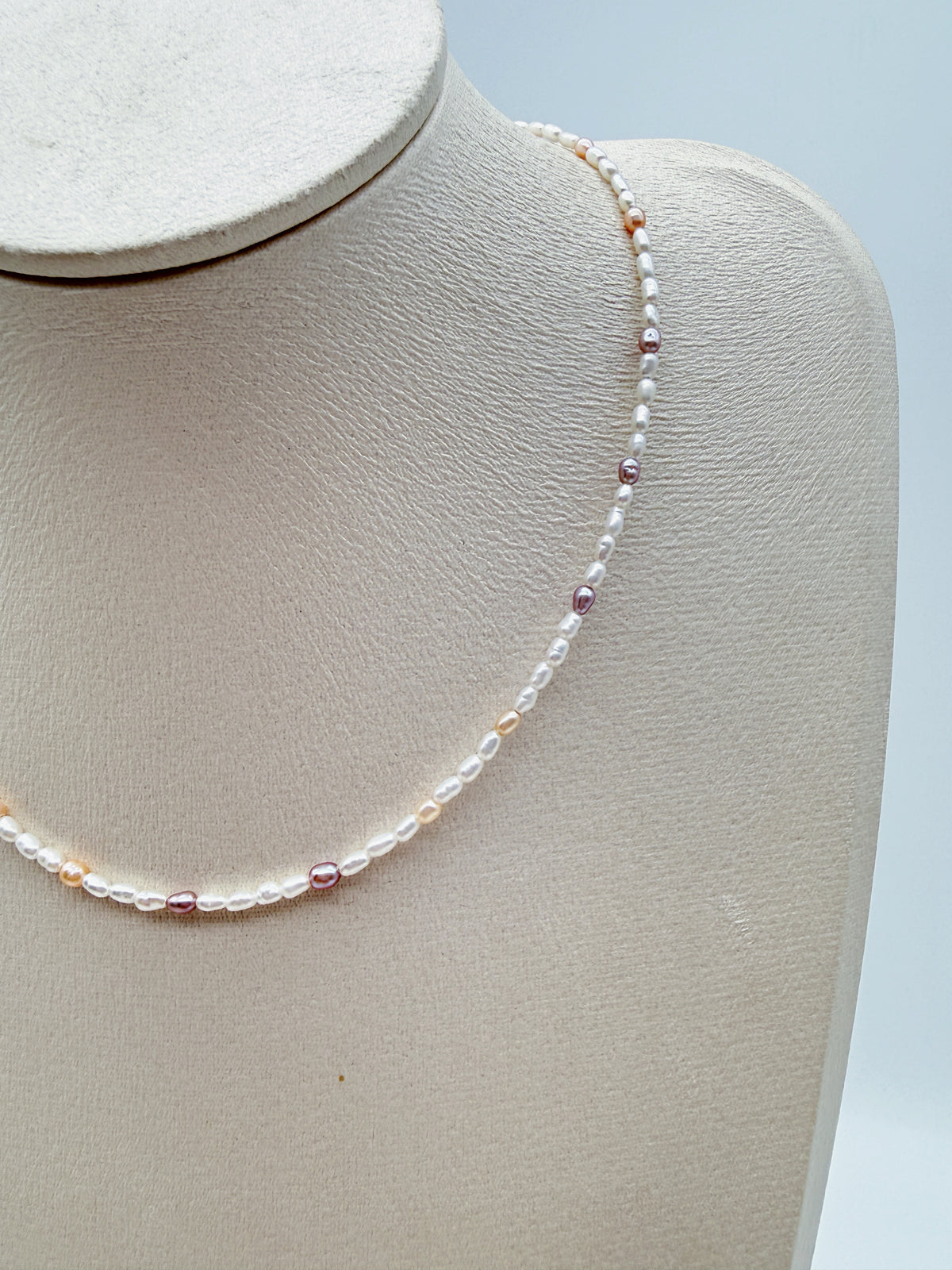 TINY RICE PEARL NECKLACE