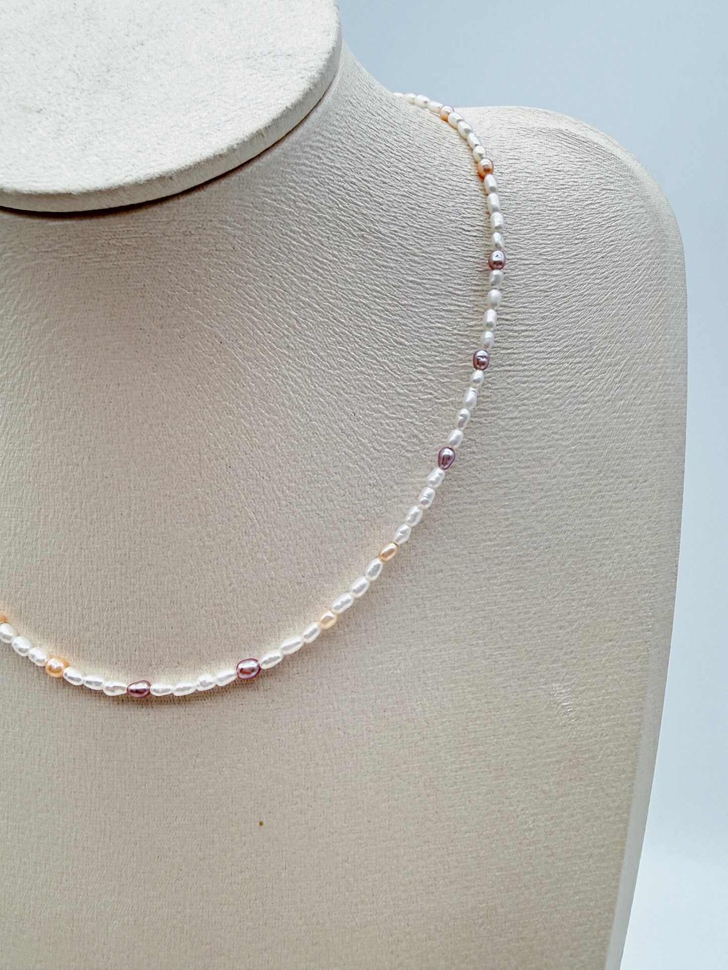 TINY RICE PEARL NECKLACE