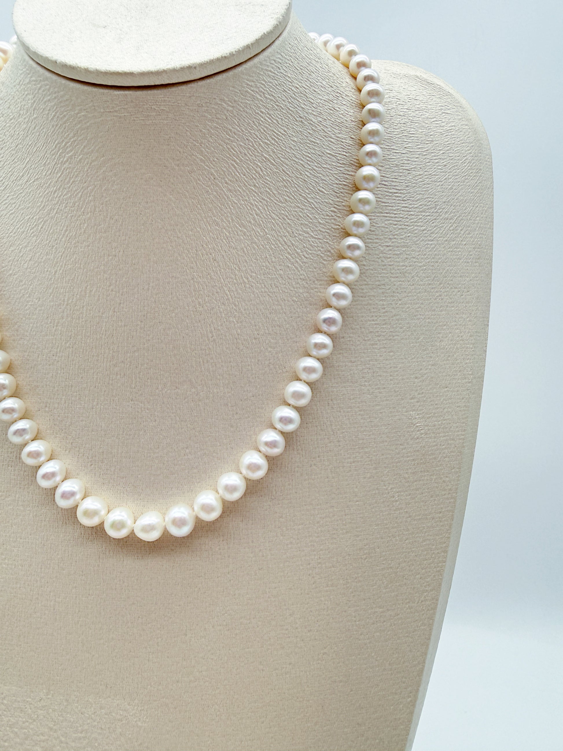 CLASSIC FRESHWATER SEMI ROUND PEARL NECKLACE