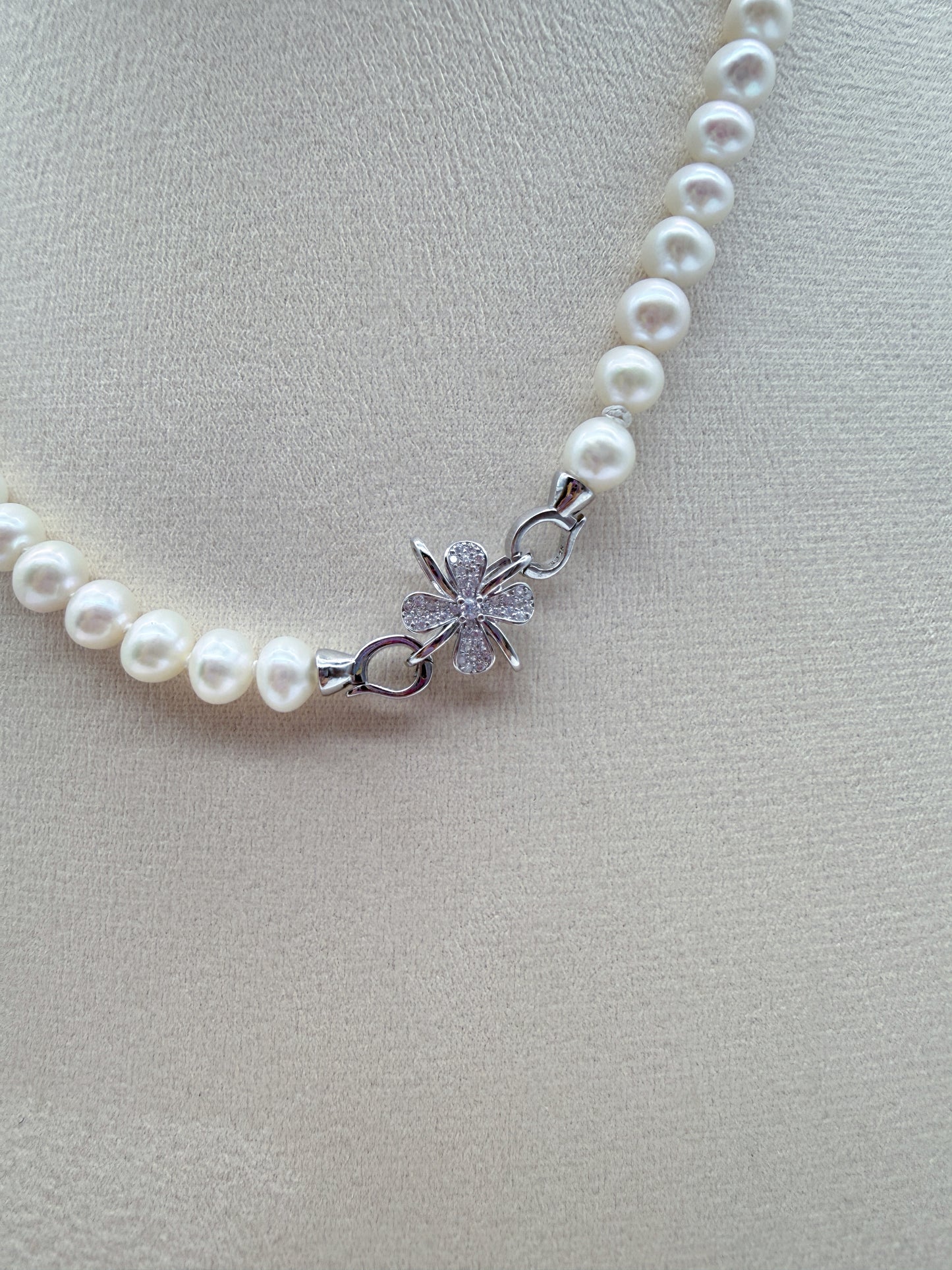 CLASSIC FRESHWATER SEMI ROUND PEARL NECKLACE