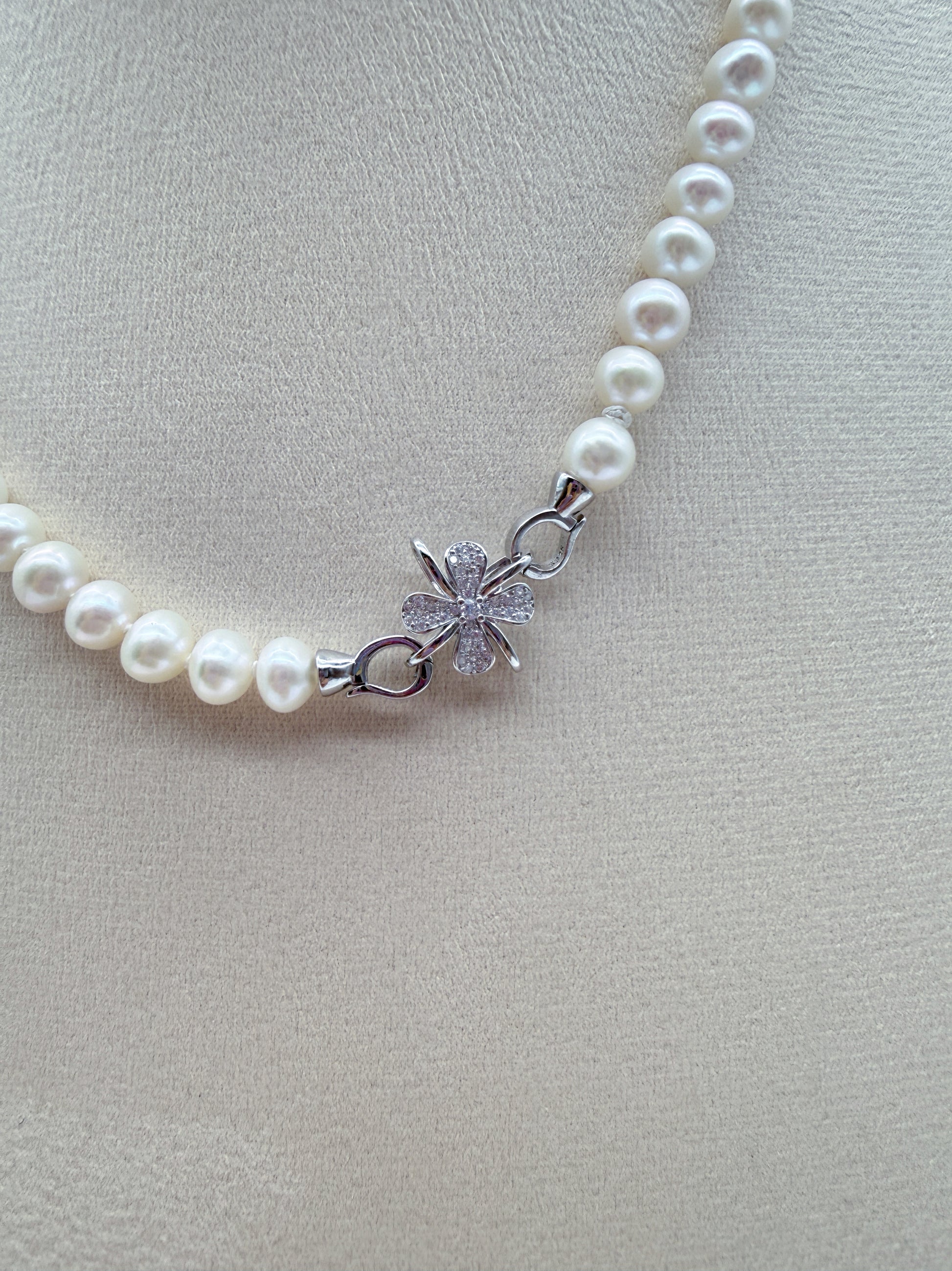 CLASSIC FRESHWATER SEMI ROUND PEARL NECKLACE