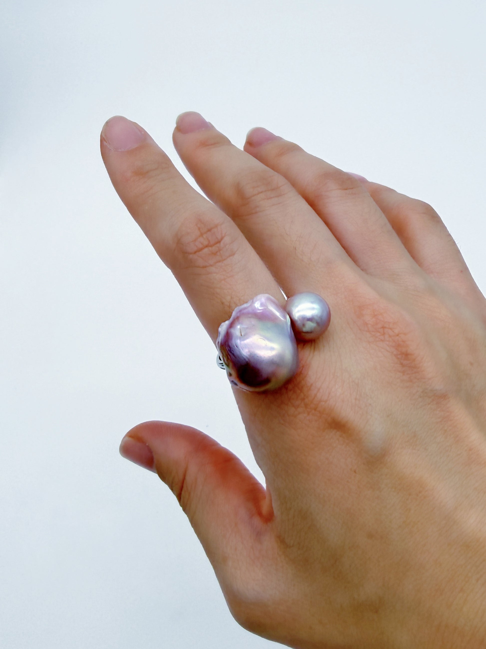 Double pearl ring