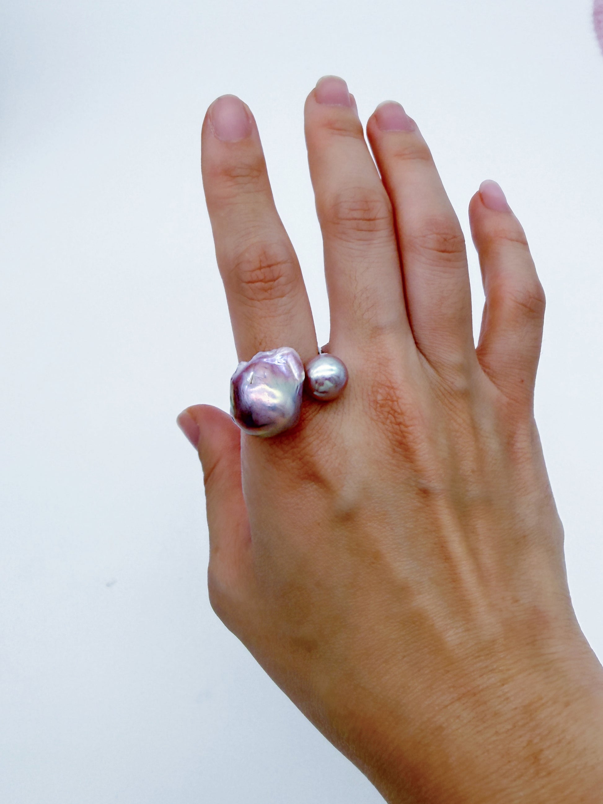 Double pearl ring