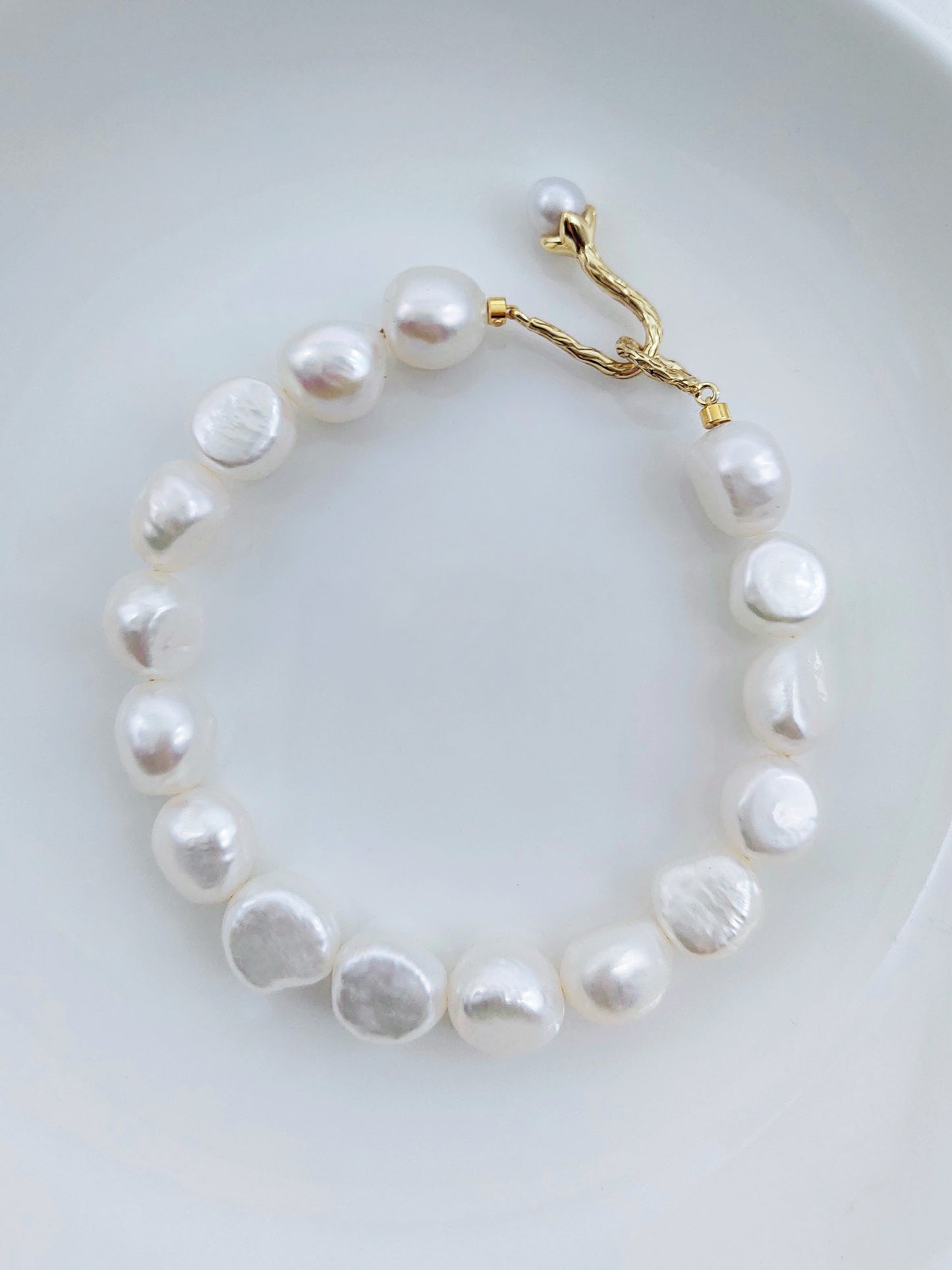 LARGE FRESHWATER PEARL BRACELET