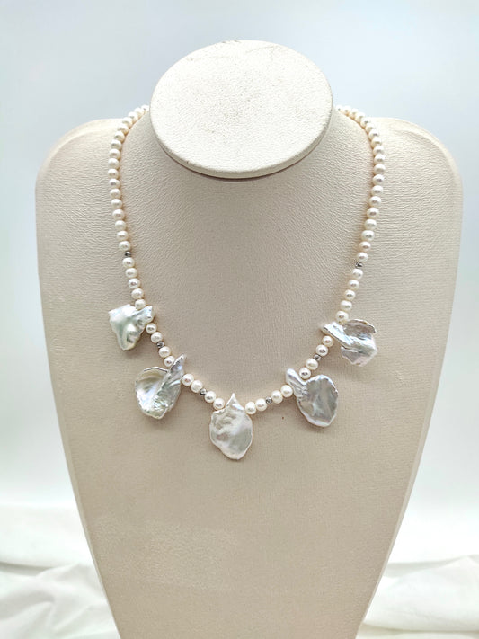 PETAL PEARL NECKLACE