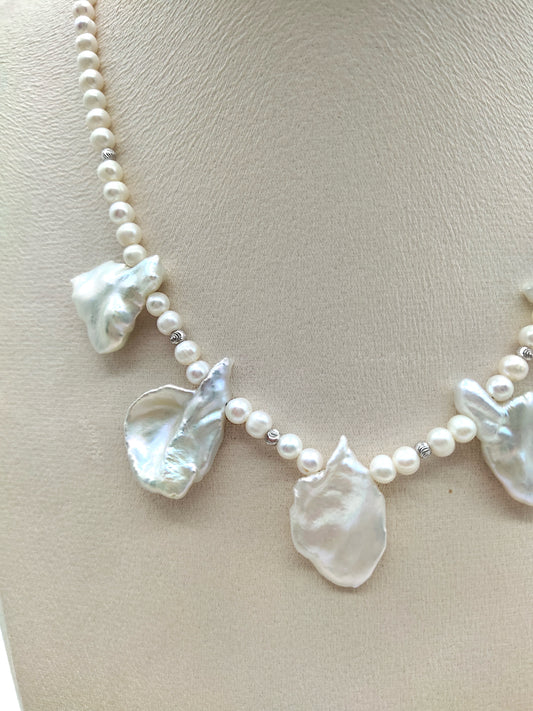 PETAL PEARL NECKLACE