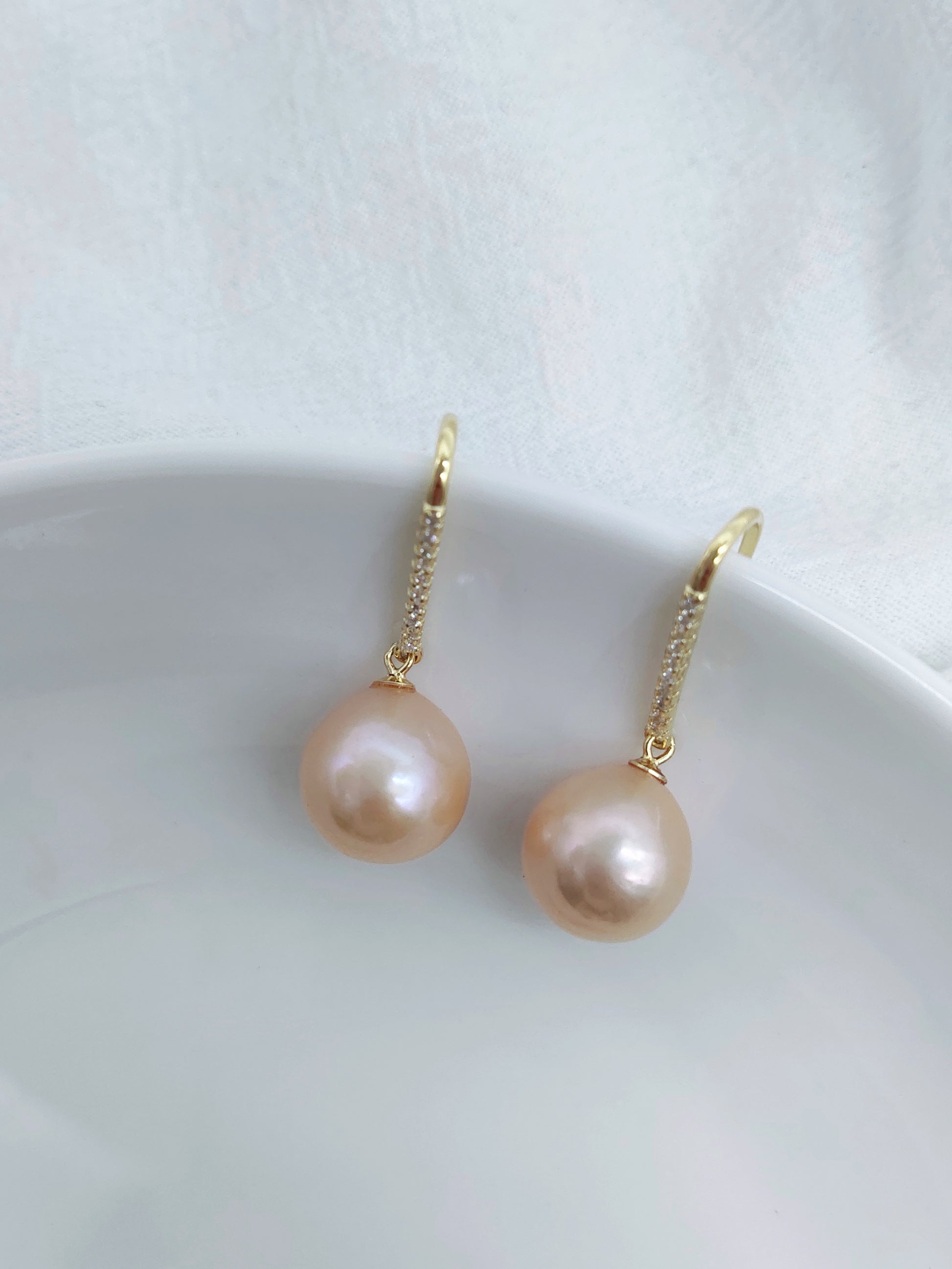 NATURAL PEACH BAROQUE PEARL EARRINGS