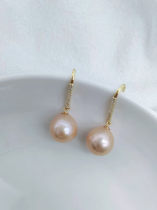 NATURAL PEACH BAROQUE PEARL EARRINGS