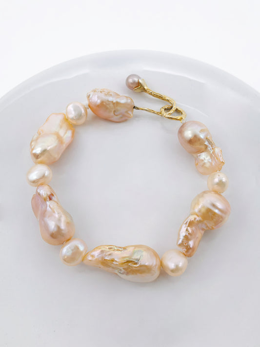 PEACH COLOUR LARGE BAROQUE PEARL BRACELET