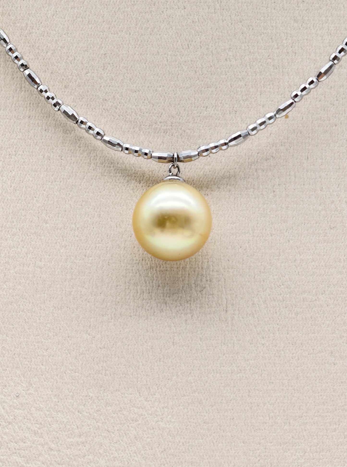 SOUTHSEA GOLD PEARL NECKLACE