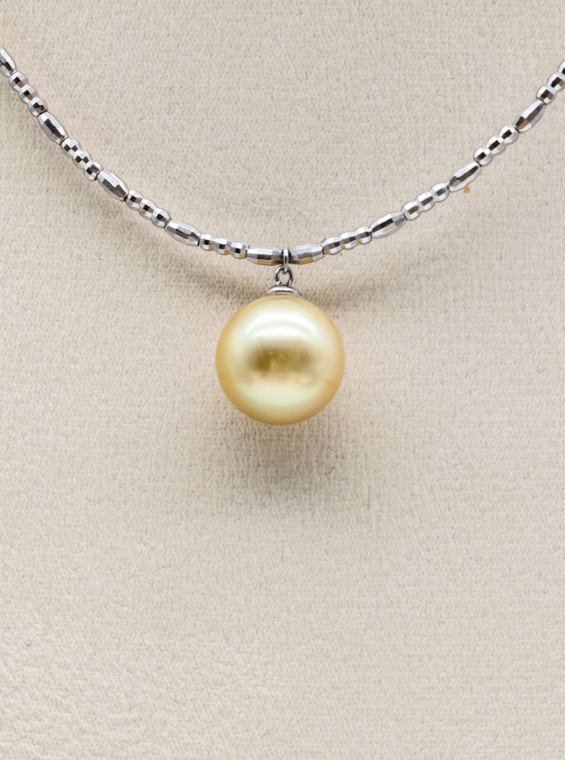 SOUTHSEA GOLD PEARL NECKLACE