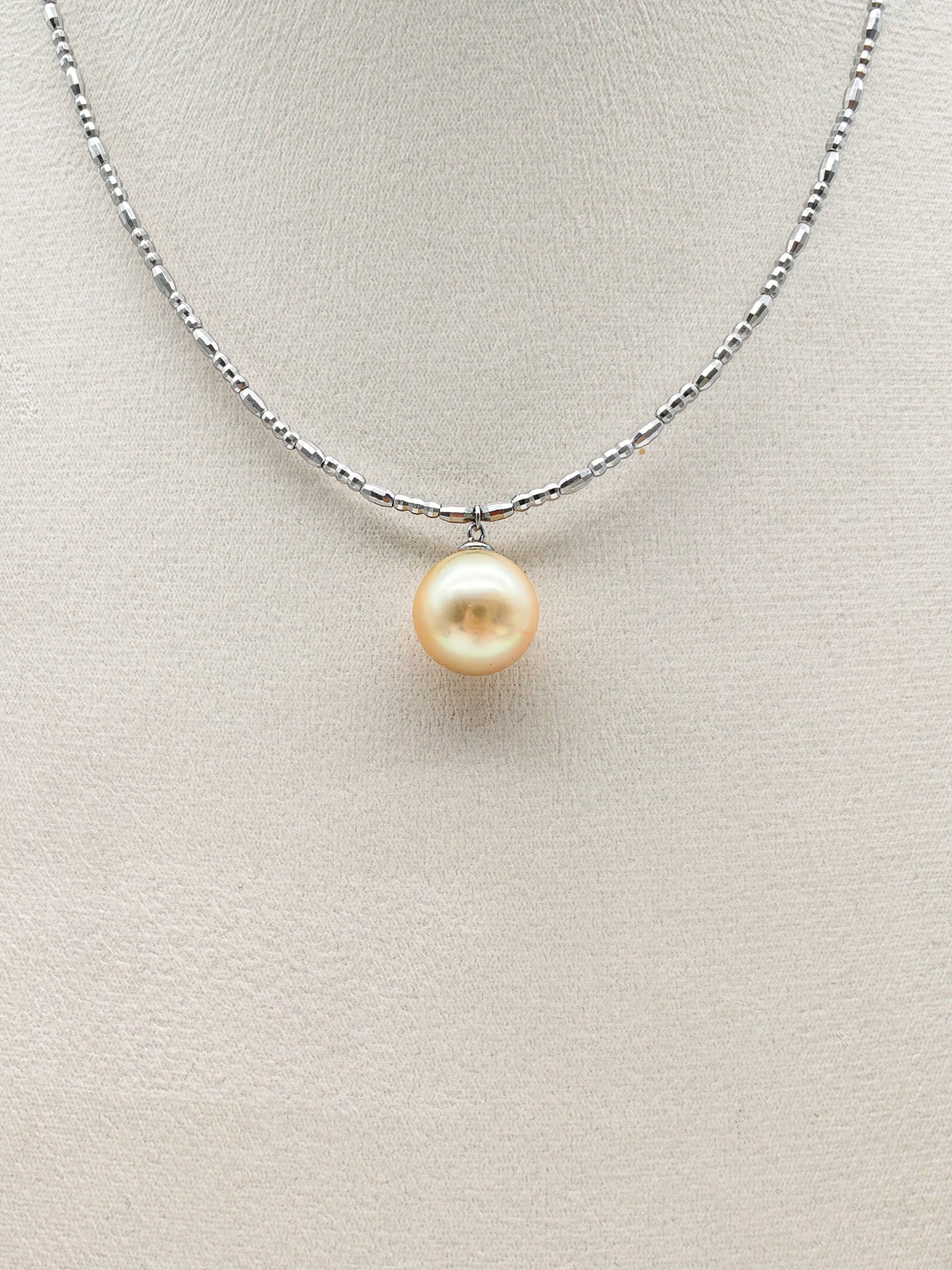 SOUTHSEA GOLD PEARL NECKLACE
