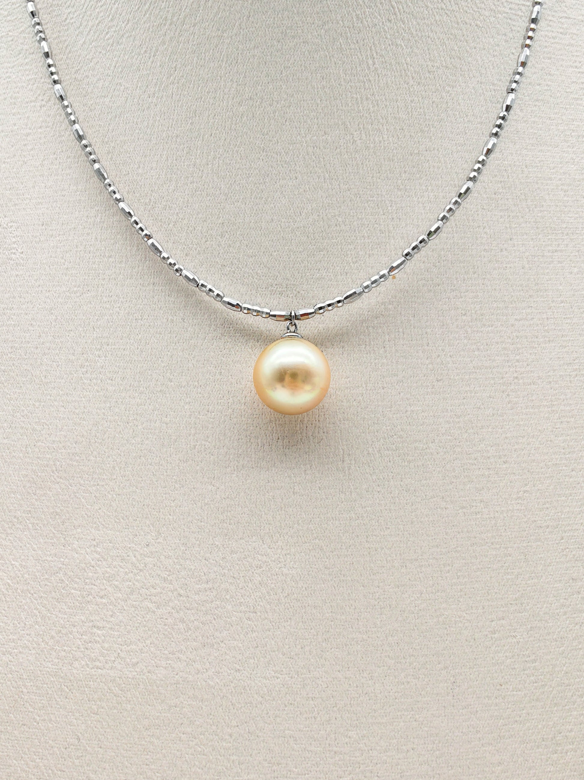 SOUTHSEA GOLD PEARL NECKLACE
