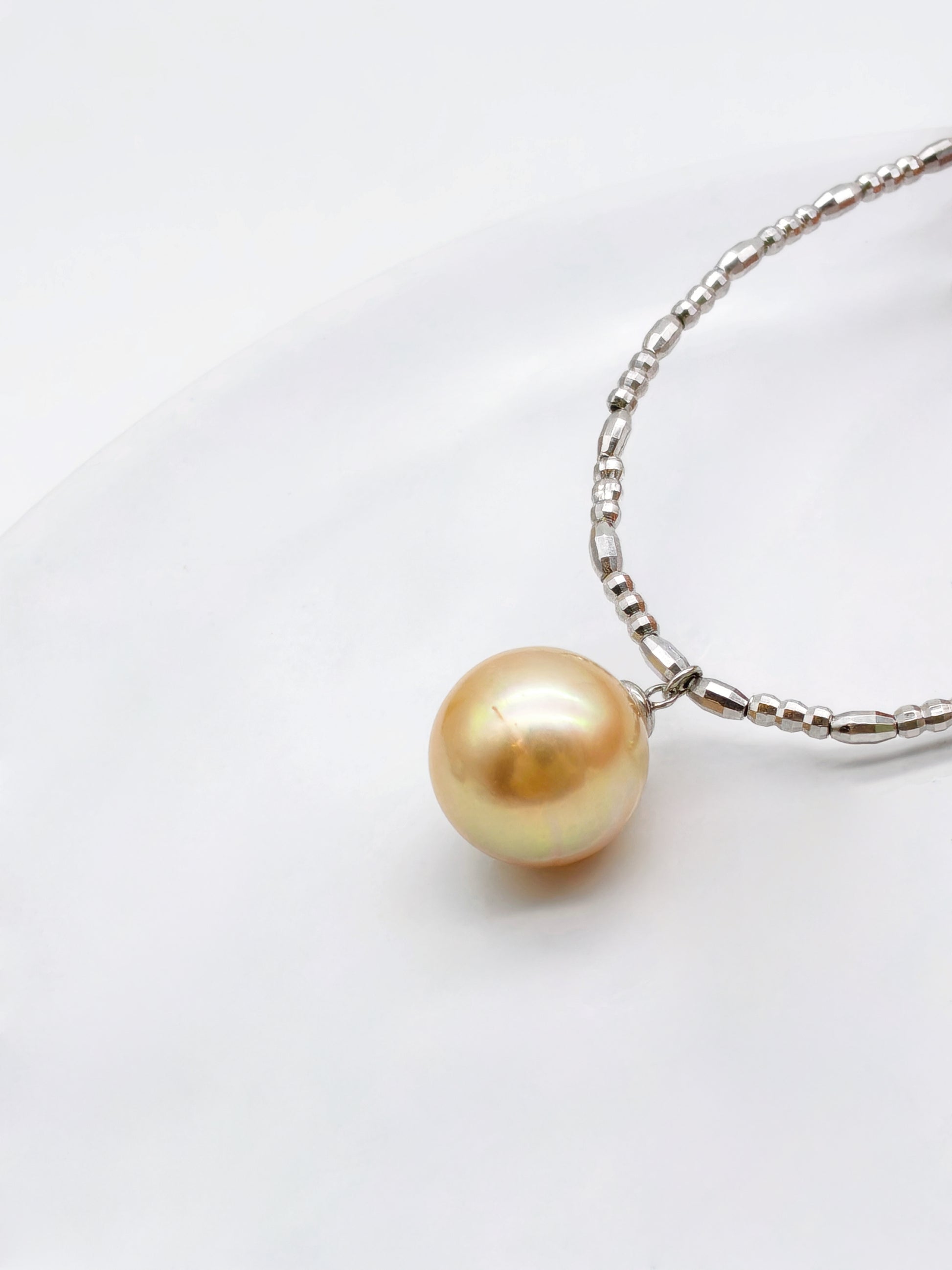 SOUTHSEA GOLD PEARL NECKLACE