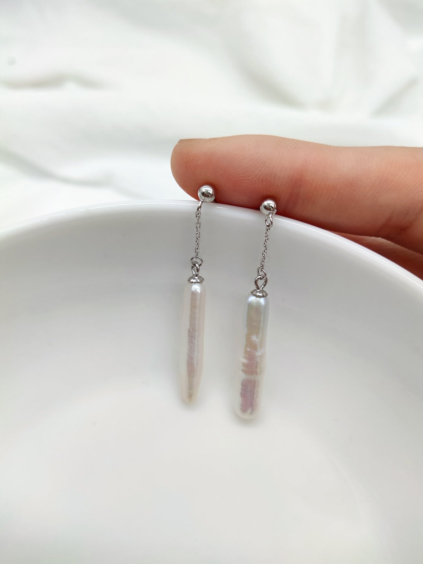 WHITE LONG PEARL EARRINGS