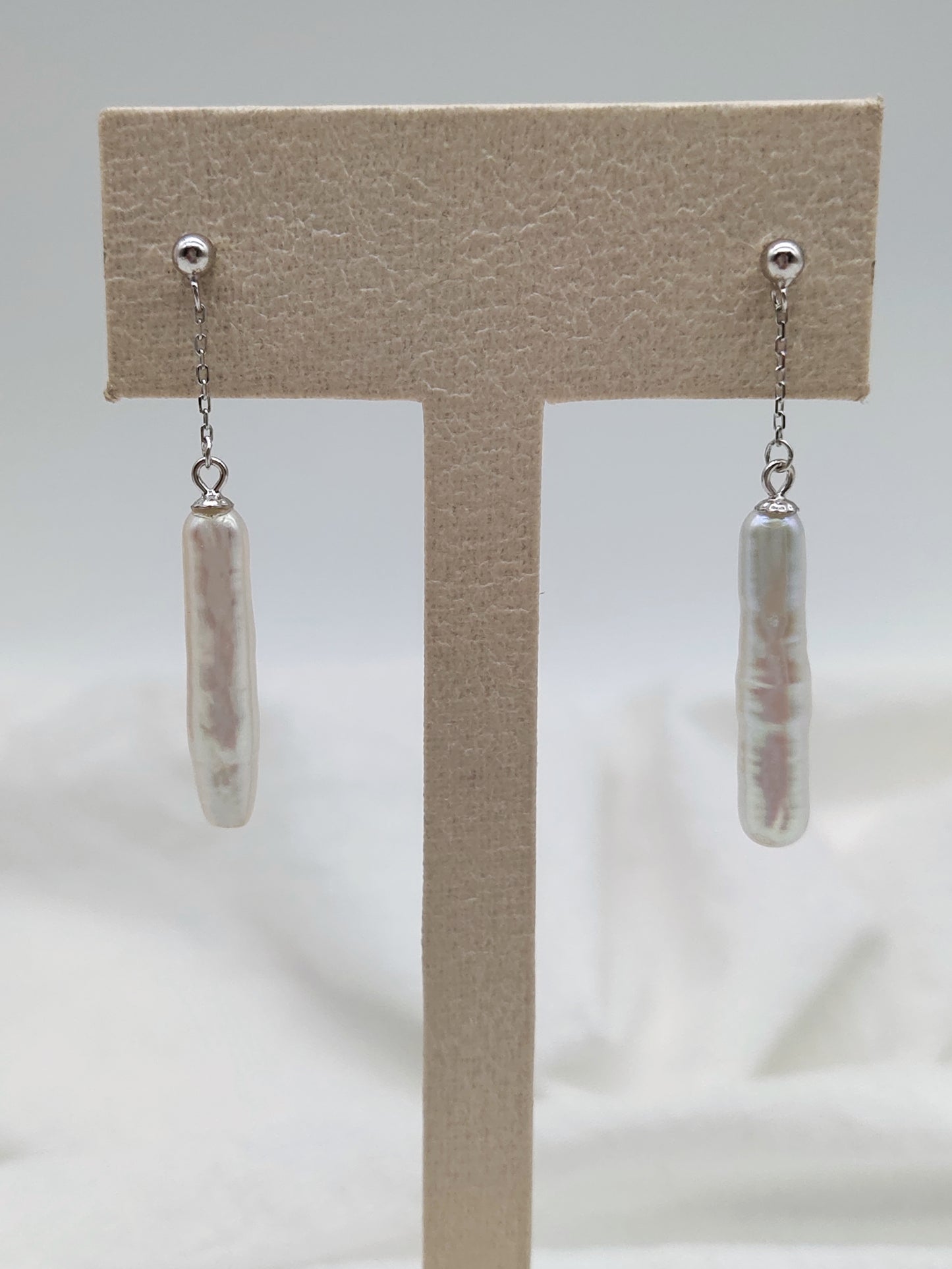 WHITE LONG PEARL EARRINGS