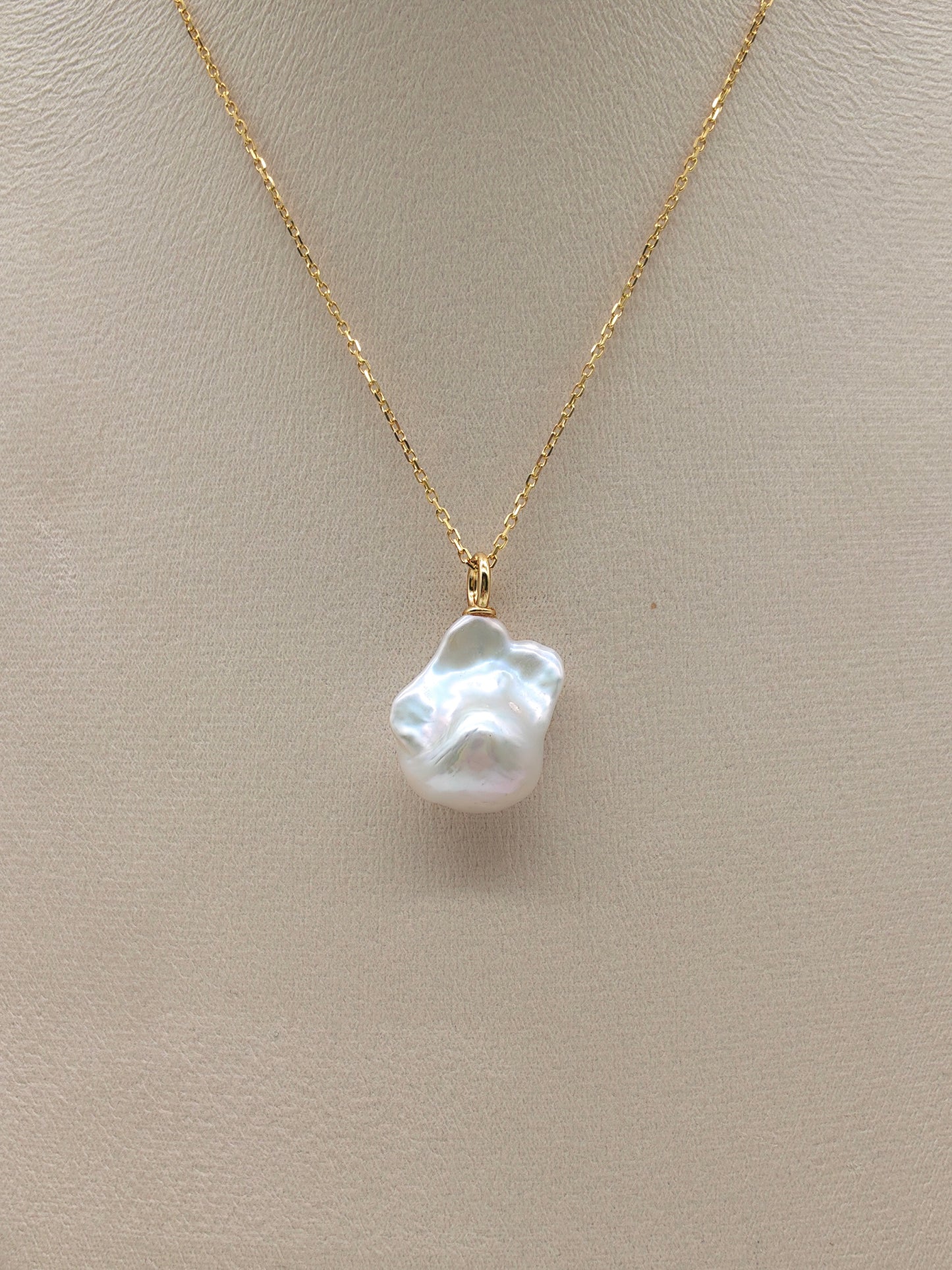 LARGE WHITE BAROQUE PEARL PENDANT