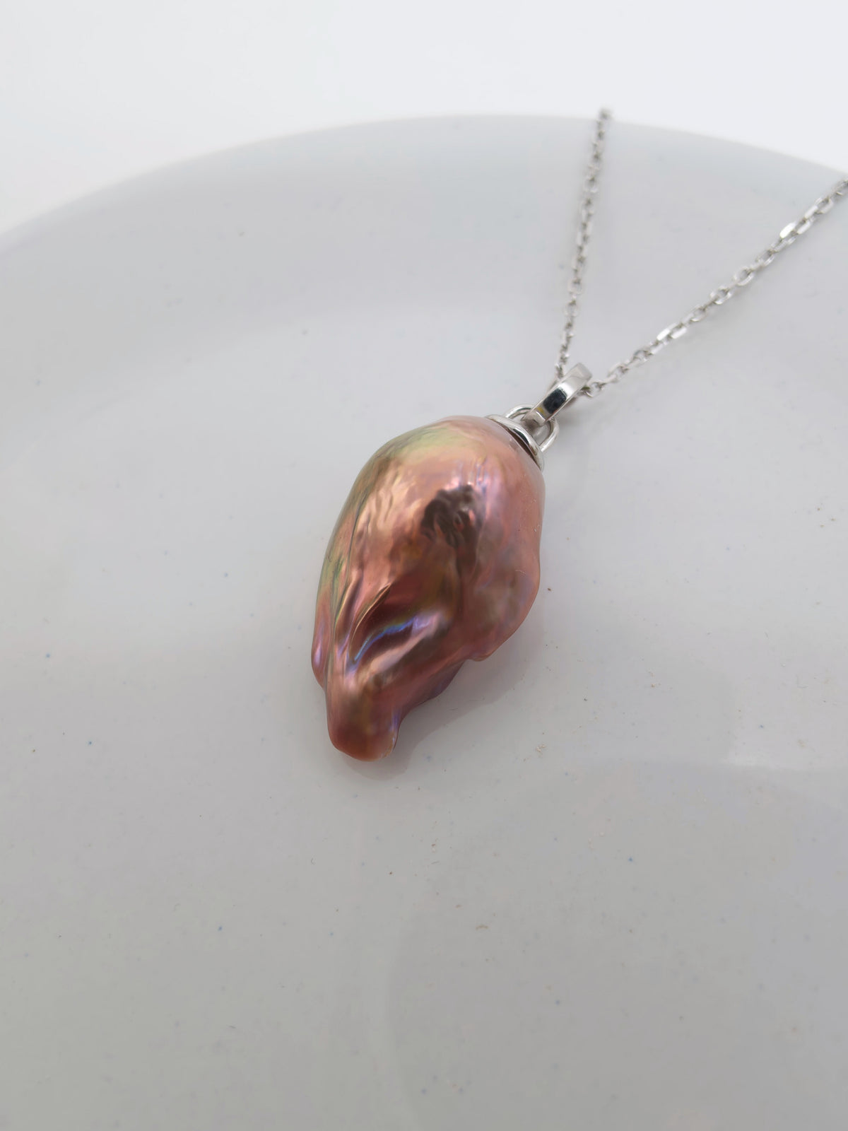 IRIDESCENT BAROQUE PEARL PENDANT