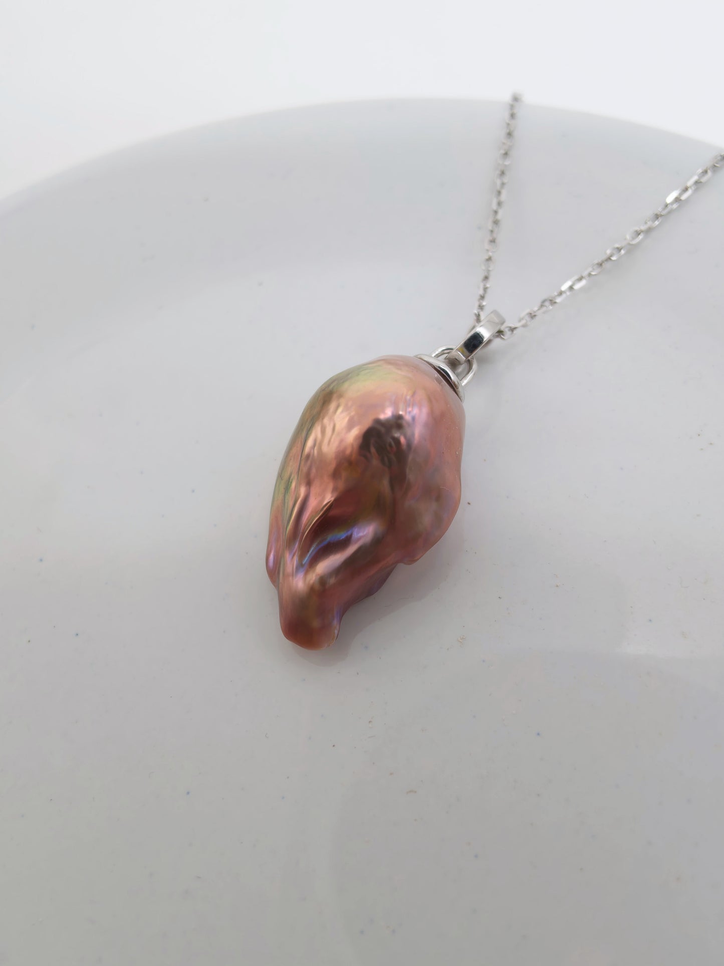 IRIDESCENT BAROQUE PEARL PENDANT