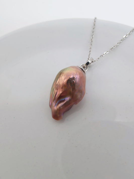 IRIDESCENT BAROQUE PEARL PENDANT