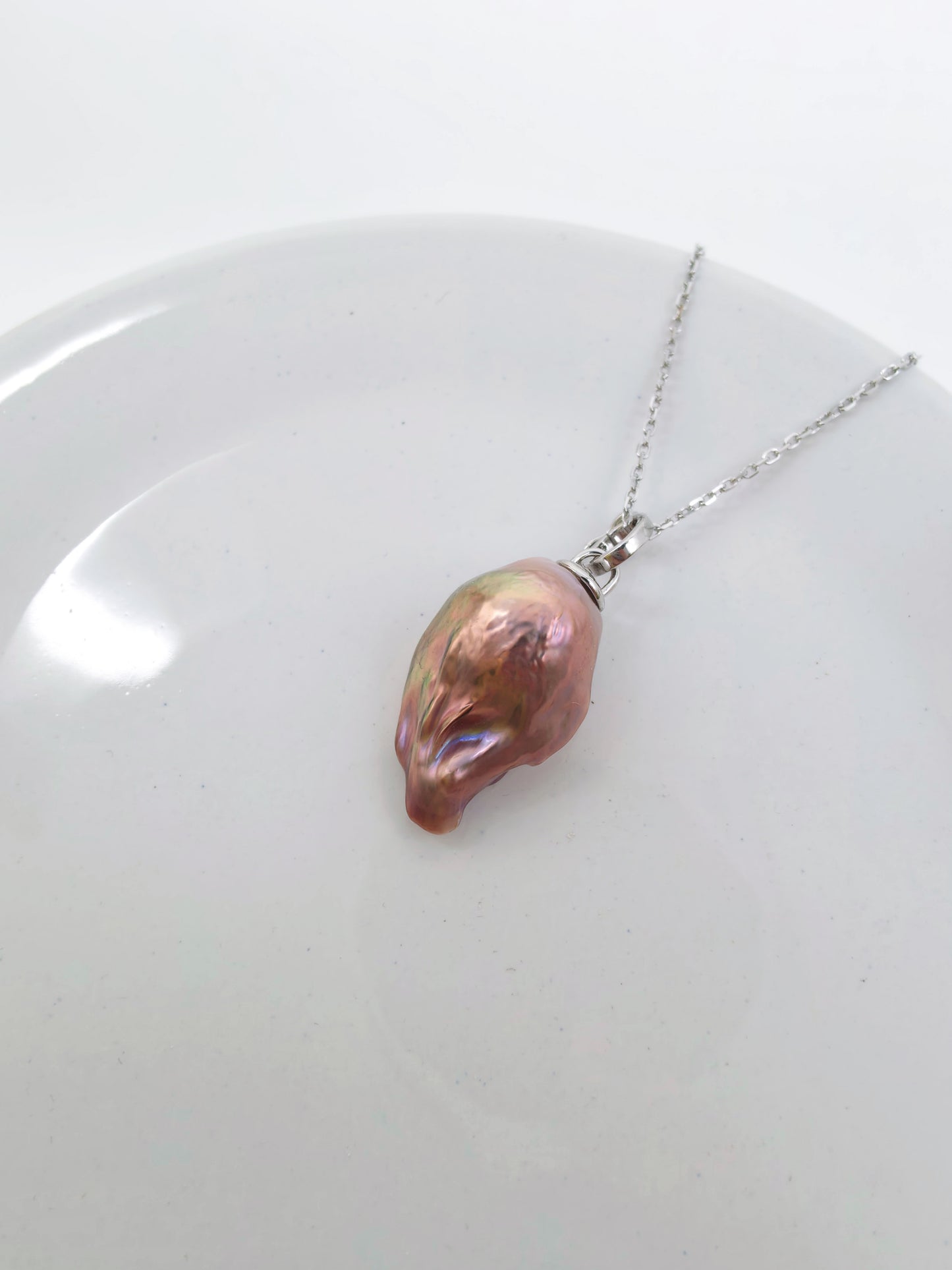 IRIDESCENT BAROQUE PEARL PENDANT