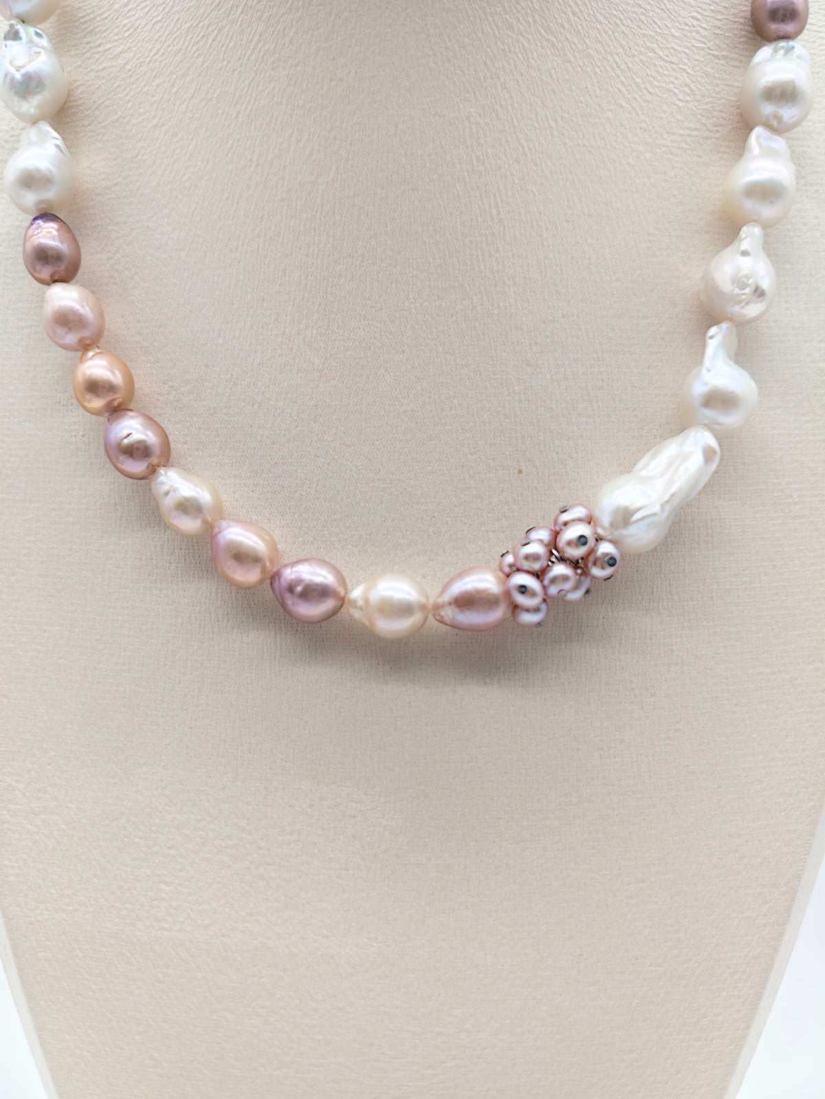 IRIDESCENT FRESHWATER BAROQUE PEARL NACKLACE