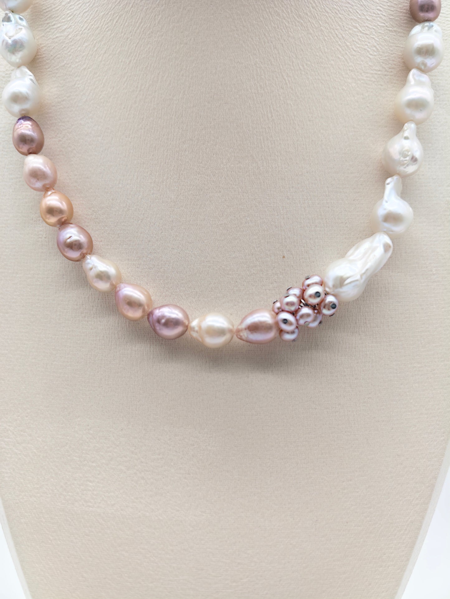 IRIDESCENT FRESHWATER BAROQUE PEARL NACKLACE